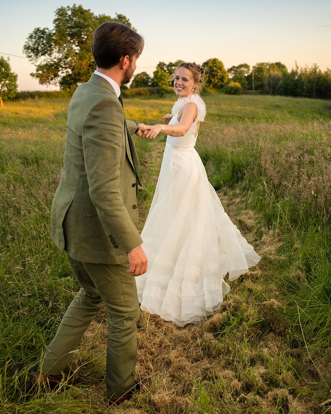 THE SWISH of that @halfpennylondon dress? It deserves its own post.
Photographer: @sarahvivienne
#northamptonwedding #tipiwedding #weddingathome #halfpennylondon #halfpennybride #weddingplannernorthamptonshire