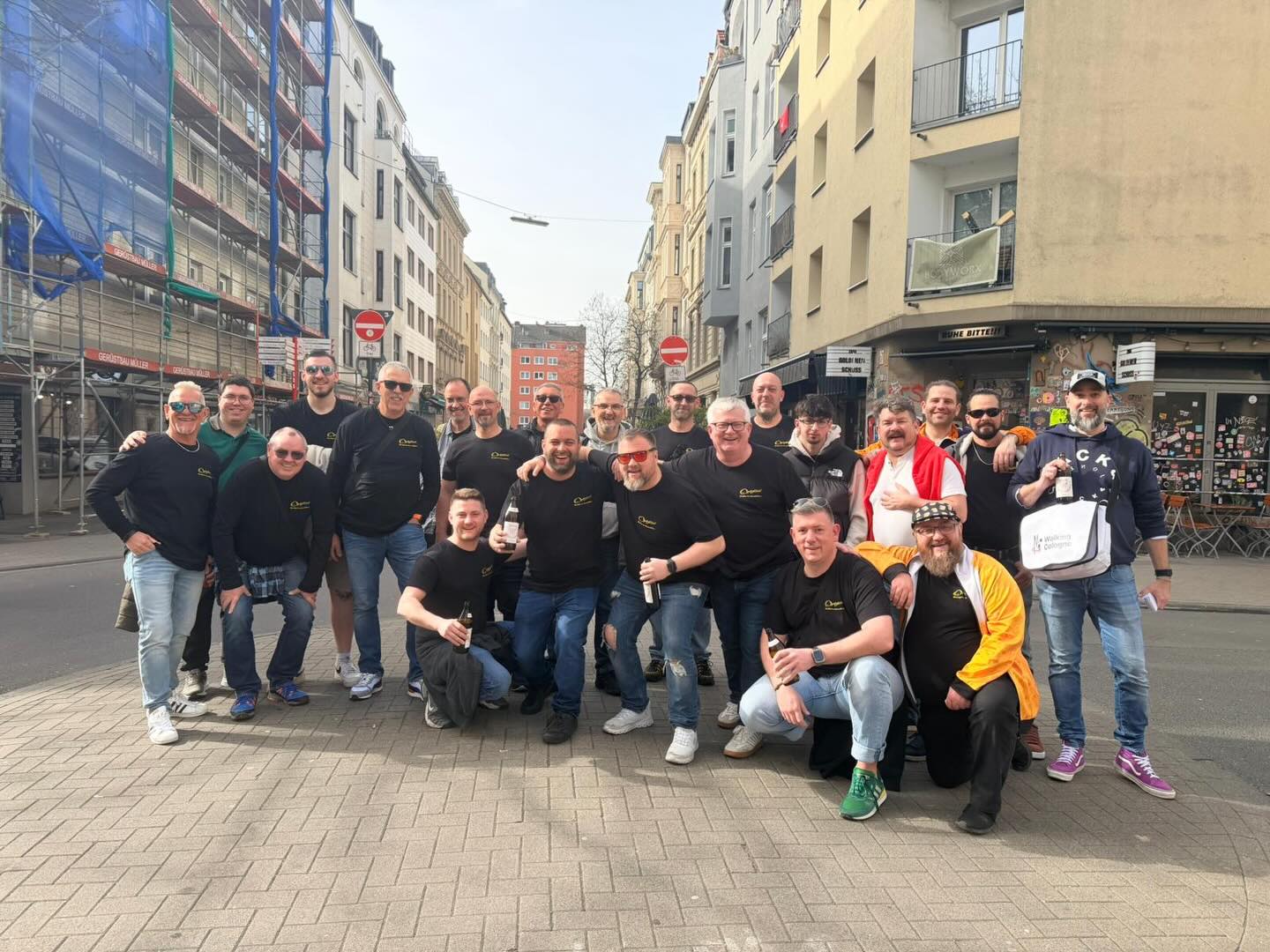 Bei dem tollen Wetter aktuell machen sie Büdchen Touren doppelt so viel Spaß!
Habt ihr am Wochenende schon was vor?
Am Samstag 21.03.26 startet um 16 Uhr unsere nächste Büdchentour! Tickets gibt es auf www.walkingcologne.de
Was eine lustige Tour heute 🍻
#köln #büdchen #liebedeinestadt #stadtführung stadtführunginköln