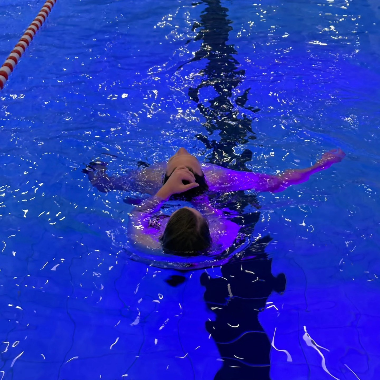 🚑 Sanitätsgruppenübung im Hallenbad Bauma
👩⚕️ Unsere Sanitätsgruppe absolvierte für einmal eine Übung im und am Wasser.
🏊♀️ Im Hallenbad Bauma wurde unter fachkundiger Leitung die Rettung aus dem Wasser trainiert.
Ein spannender und abwechslungsreicher Abend für unsere SanitäterInnen und FirstresponderInnen.
#FeuerwehrTurbenthalWilaWildberg
#feuerwehrmann #swissfirefighter #118 #blaulicht #firstresponder #sanitätsgruppe #slrg #wasser #hallenbad #wasserrettung #übung #schwimmen #rettungsschwimmer #erstehilfe #turbenthal #Wila #Wildberg #tösstal