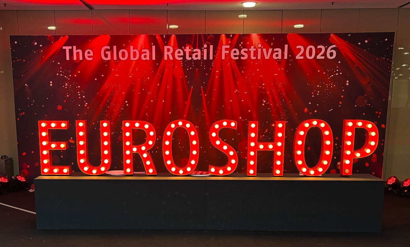 EuroShop 2026 ✨
Masse inspirasjon, nye trender og spennende løsninger for fremtidens retail 💡
Takk til leverandører og samarbeidspartnere for gode møter og fantastisk gjestfrihet 🤝
Vi tar med oss mye inspirasjon hjem!
#EuroShop #RetailTrends #RetailDesign