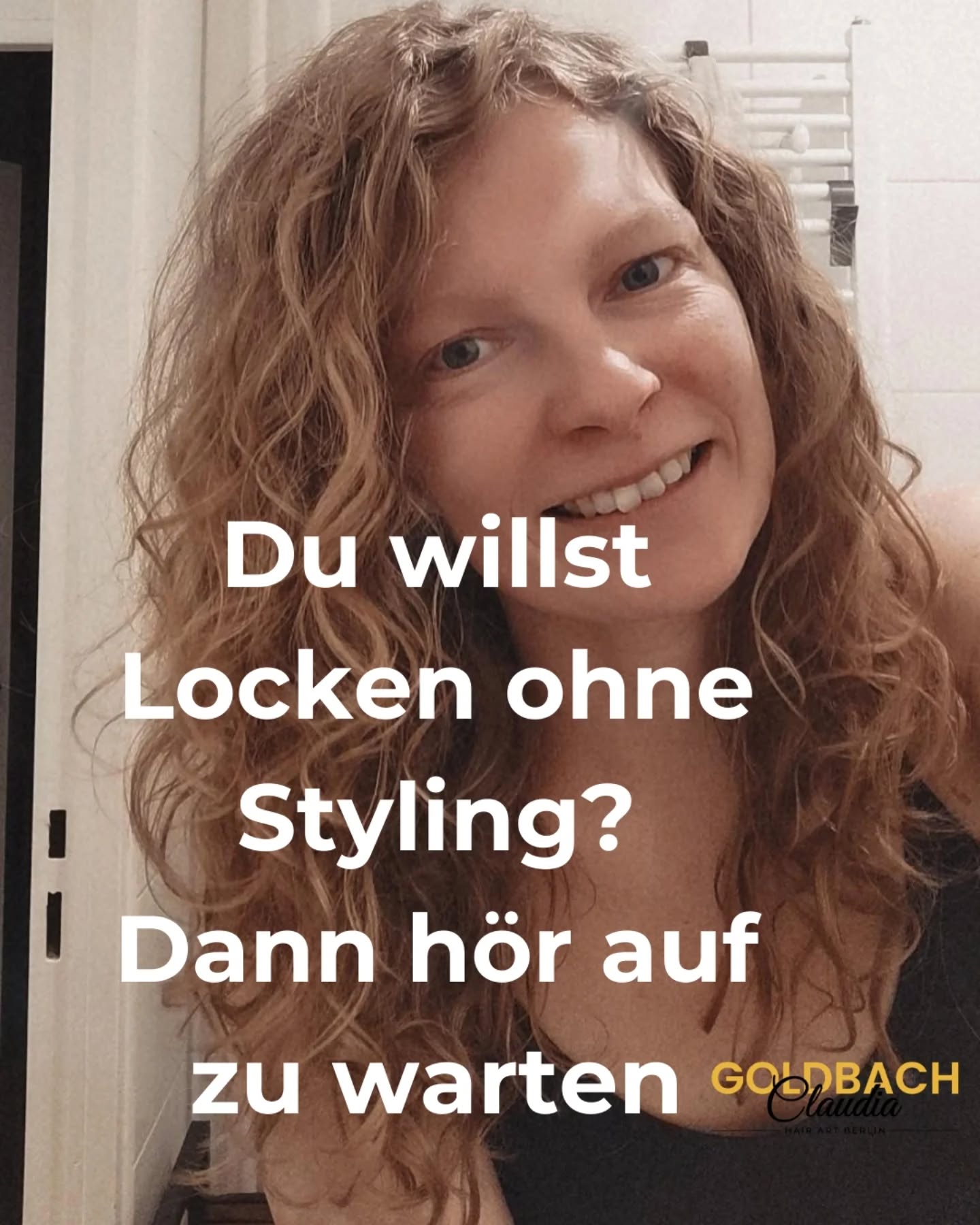 Jeden Morgen Lockenstab.
Hitze. Aufwand. Frust.
Und am nächsten Tag wieder von vorne.
Warum?
Wenn deine Haare die Bewegung auch einfach
von selbst haben könnten. 💯
Eine moderne Dauerwelle Curly.Do bedeutet nicht „fertig gestylt“
aber sie gibt dir die Basis, die dir jeden Tag fehlt.
👉 weniger Aufwand
👉 mehr Volumen
👉 mehr DU
Die Frage ist nicht, ob es geht. 🤔
Sondern warum du es dir noch nicht leichter machst.✨
DAUERWELLE
LOCKEN I HAAR
NATURLOCKEN
CALLIGRAPHY CUT CURLS
LOCKEN BERLIN
#dauerwelle #lockenroutine #haarroutine #curlyhair #volumenhair