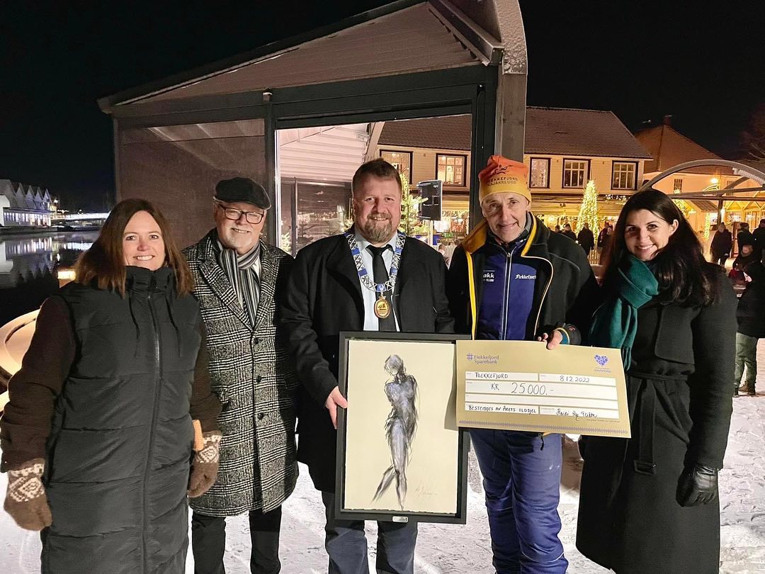 Vi gratulerer Olaf med prisen for årets ildsjel i Flekkefjord. Han feiret selvfølgelig på ekte ildsjelvis, klubbmesterskap i bowling sammen med 60 andre fra klubben #flekkefjordsparebank #flekkefjordkajakklubb @flekkefjordsparebank