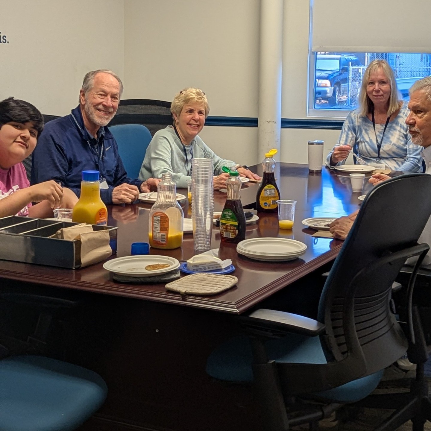 Westminster staff celebrated our incredible Thursday morning volunteers with a special pancake breakfast! š„
Eleven dedicated volunteers gathered for pancakes, sausage, juice, and coffee as a small way to say thank you for the time and care they give to our neighbors each week.
Thank you to @thomasgreggneighborhoodschool for lending us their griddles and helping make the morning possible!