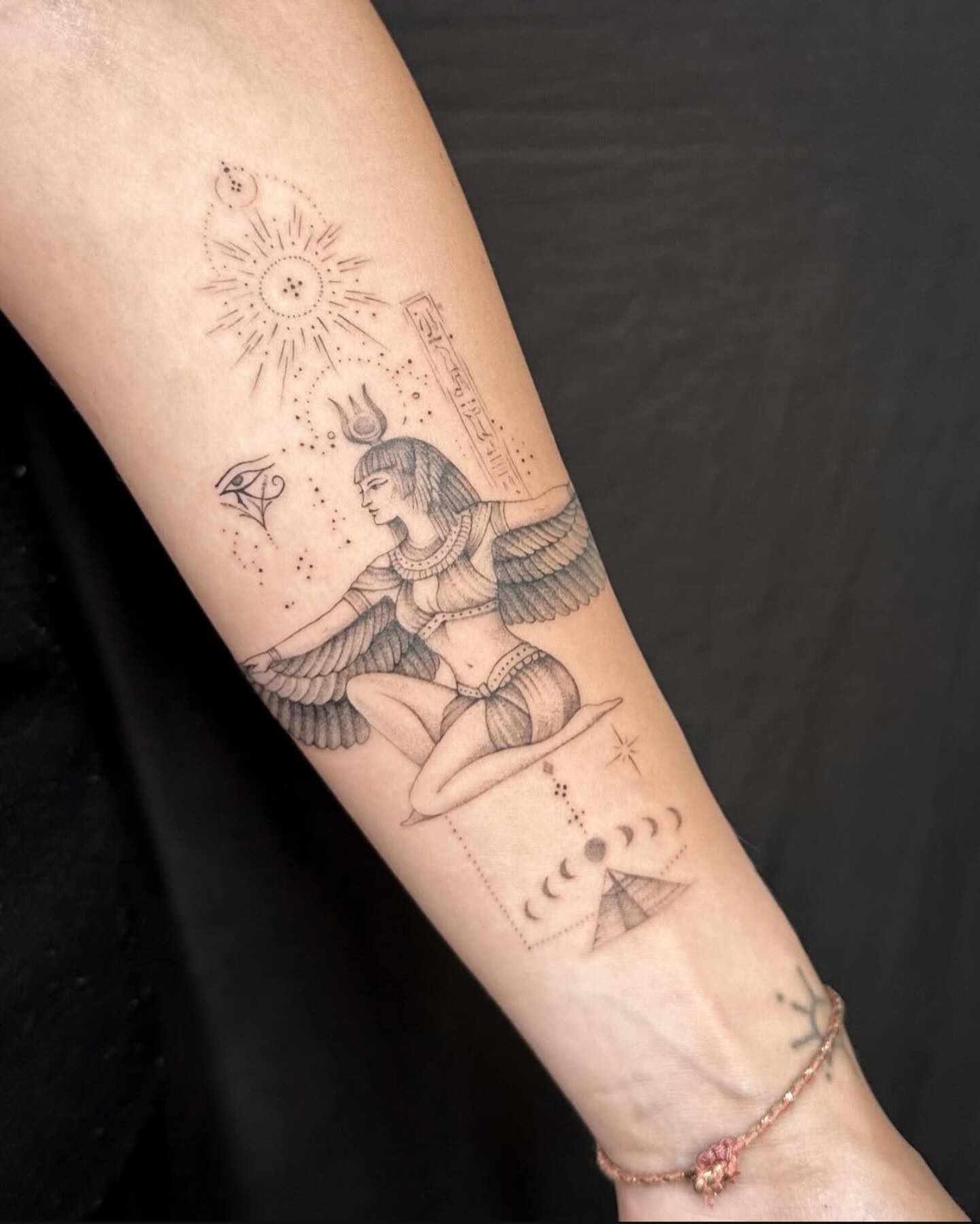 Custom fineline tattoo by @restlessmouse.art contact her directly for bookings
#wanakatattoo #queenstowntattoo