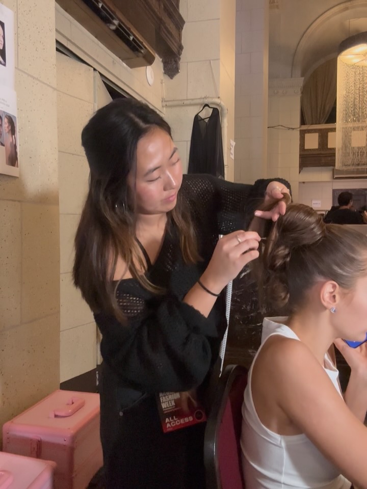 some bts of LAFW 2026 💫
thank you for hosting @artheartsfashion. it was such a great first experience styling hair in this setting. challenging… but the good kind 🙂↕️ i love being surrounded by such talented, beautiful, & creative humans!!!! ((had to include the post-lafweekend taco bell 😛))
Sponsored By:
@embroylisseusa
@billiondollarbrows
@sigmabeauty
@themakeuplight
@sixsummitgallery
@joyonastick
@ubatubaacai
Venue @themajesticdowntown
Nightlife @thelareserve
Photos @gettyimages
Shot by @markgonpoint
#lafw #losangeleshairstylist #editorial #fashion #hairstylist