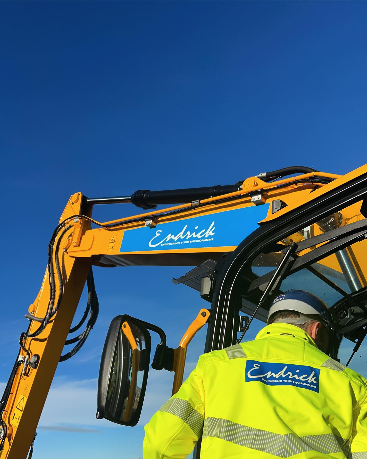 We’ve been out on location with @upfront_photography_ creating content for the new Endrick website these last couple of weeks making the most of the beautiful wintery conditions and blue skies!
#websitecontent #contentcreation #videoproduction #photography