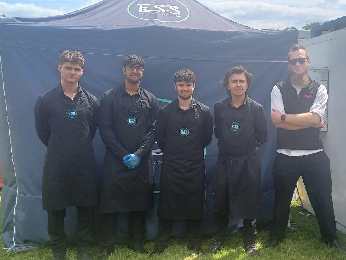 Ascot squad! 🏇
#ascotracecourse #london #waitingstaff #hospitalityagency #catering #ladsladslads