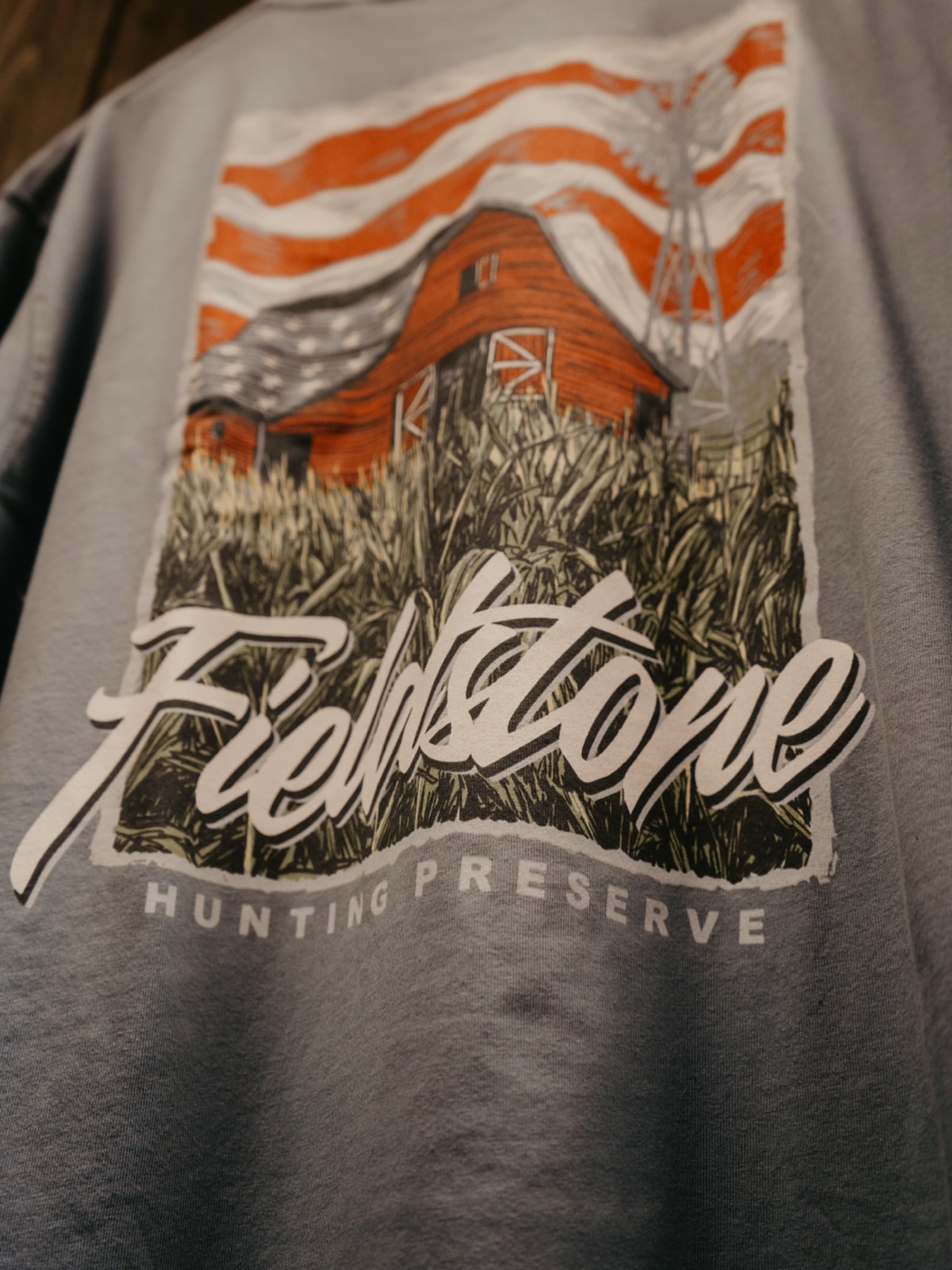 Red dirt. Old wood. American blood.
This ain’t fashion — it’s where we’re from.
USA Barn Tee 🇺🇸
#fieldstoneoutdoors #usabarn #southernroots #countrylifestyle #americanmade