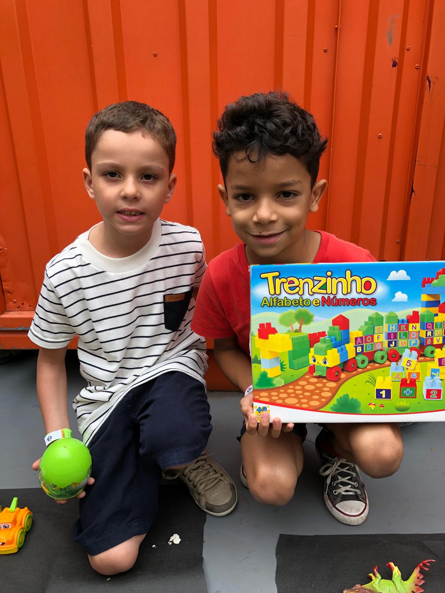 🪀 A nossa tradicional Feira de Troca de Brinquedos já está chegando!!!
E a gente estava aqui vendo alguns registros das edições anteriores.
Aproveita pra garantir o seu ingresso! LINK NA BIO
FEIRA DE TROCA DE BRINQUEDOS DO MUBRINC
Data: 21 de março de 2026 (sábado)
Horário: das 10h às 12h - entradas às 10h ou 11h (de acordo com o ingresso)
Entrada: gratuita - retirada antecipada pelo Sympla
Acessibilidade: rampas, portas alargadas e banheiros adaptados
Classificação: livre
O Museu dos Brinquedos conta com o patrocínio da Cemig, por meio da Lei Estadual de Incentivo à Cultura de Minas Gerais, e com o apoio do Instituto Unimed-BH e do Instituto Marina e Flávio Guimarães – Grupo BMG, por meio da Lei Federal de Incentivo à Cultura, no projeto “2026 – Manutenção do Museu dos Brinquedos” (Pronac 254697); além das empresas Marcelo Guimarães Advogados e Associados e Decta Contabilidade. Realização: Governo de Minas Gerais – Aqui o TREM prospera, Ministério da Cultura e Governo Federal – União e Reconstrução.
#MuseudosBrinquedos #passeioemfamilia #feiradetrocadebrinquedos #passeioembh #belohorizonte @institutounimedbh @grupobmg.oficial @institutomfg_ @circuitoliberdade @prefeiturabh @culturaeturismomg