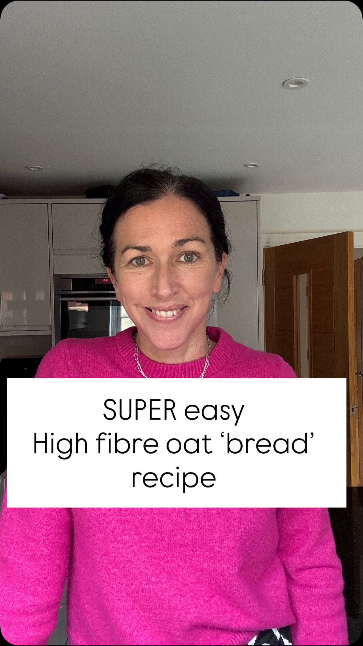 𝐇𝐢𝐠𝐡 𝐟𝐢𝐛𝐫𝐞 𝐨𝐚𝐭 ‘𝐛𝐫𝐞𝐚𝐝’ 𝐫𝐞𝐜𝐢𝐩𝐞
I love this bread so much.
I can’t claim the recipe as my own- I don’t actually know where it came from but please try it, it is SO easy, and delicious and satisfying.
The recipe is below but you could add nuts/ olives/ different seeds to the mix.
It doesn’t keep for long as there are no preservatives so, once cooled- I slice it up- pop it in a container/ ziplock bag in the freezer and put a slice in the air fryer to defrost and grill whenever I fancy a slice- usually for breakfast with boiled eggs and tomatoes; orrrr peanut butter and banana
Recipe:
Heat up the oven to 180°C
Ingredients
200g oats
300g cottage cheese
2 eggs
50g pumpkin seeds
2 tbsp flaxseeds
1/4 tsp salt
1 tsp baking powder
Method
- In a large bowl, mix it allllll together
- Shape it into a loaf-ish form
- Pop it onto a baking paper lined baking tray.
- In the oven it goes, for an hour.
- Bosh.
So easy and full of good stuff!
Save it!
#dietitiansurrey#menopauseweightloss
#easyrecipeideas