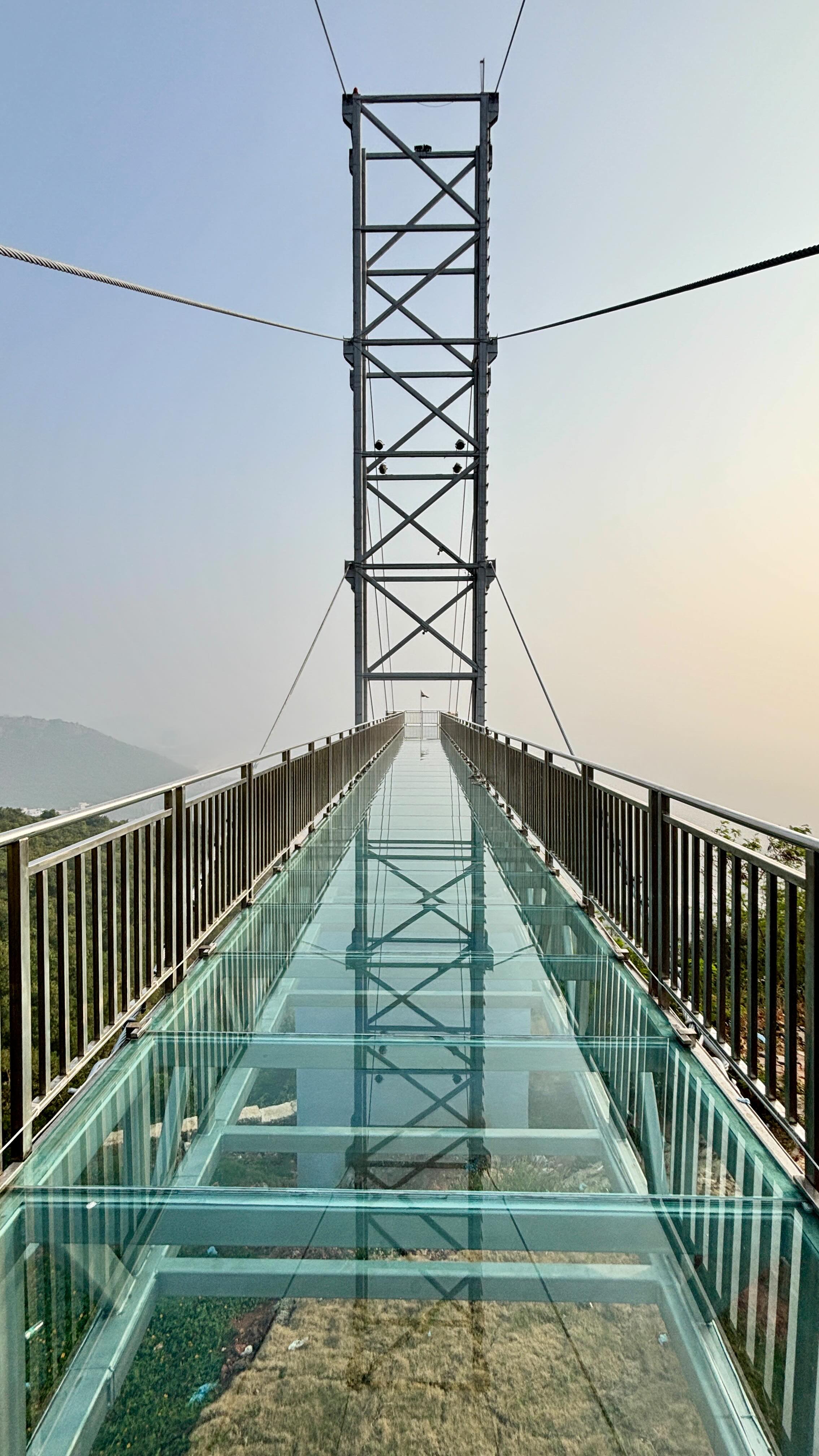 Glass skywalk at Kailasagiri, Visakhapatnam.
Approximately 55 metres long and set at a height of over 800 feet, offering views of the Bay of Bengal and the Eastern Ghats.
#Visakhapatnam #Kailasagiri #AndhraPradesh