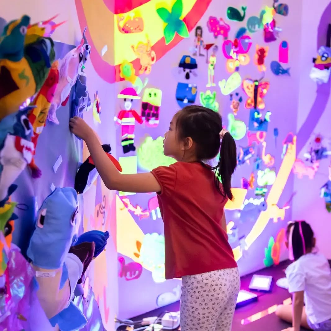 Closing the chapter on our Art Wonderland #Rewind2023 with a burst of colour and creativity! 🌈✨ Our collaboration with Affordable Art Fair 2023 was an absolute blast.
A Children Art Studio where little artists from Art Wonderland showcased their talent through carefully crafted felt puppets and vibrant light and shadow puppets! 🎨🎭 The installation space became a magical playground, inviting kids to dive into storytelling with these whimsical creations.
But hold on, the excitement didn't stop there! We cranked it up a notch with a shadow box puppet workshop and a fringe activity where the kiddos crafted their own fluorescent puppets! 🚀🎉 These dazzling creations joined the fluorescent puppet installation, adding a splash of their unique brilliance to the mix.
As we close the curtain on #Rewind2023, we're left with memories as colorful as the puppets themselves! Until the next adventure, stay tuned and keep shining bright! 🌟🎭 #ArtWonderlandMemories #ClosingRewind2023