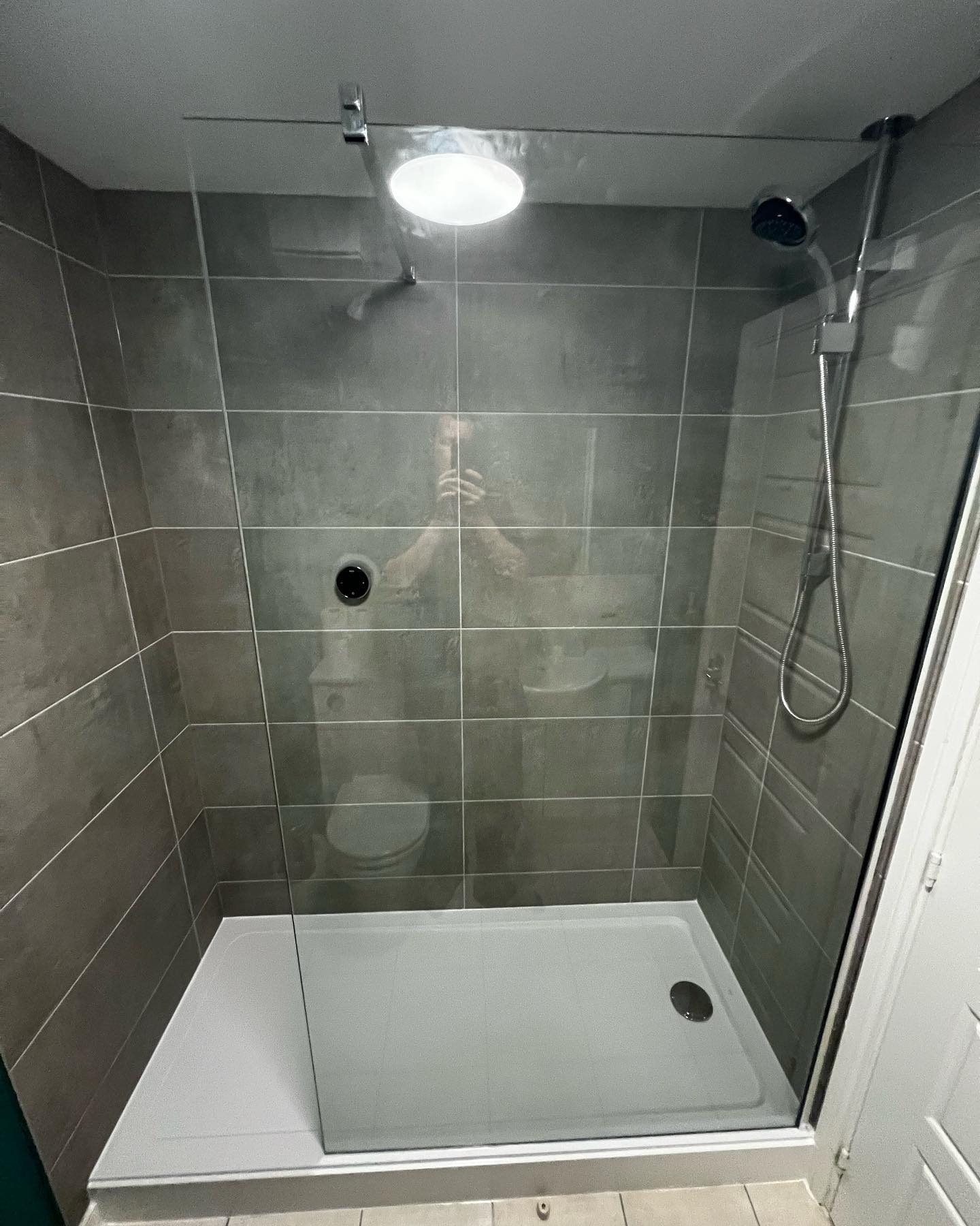 A recent shower installation. The customer’s bath had cracked and needed to be removed but instead of fitting a new bath, we fitted a walk in shower tray. The walls are fully waterproof behind the tiles as you can see by the waterproof boarding fitted prior to the tiles. The glass screen is fixed, so no hinges or rubber seals to break. One very happy customer!
👉Follow @stembridgeplumbing 👋
👉Follow @stembridgeplumbing 👋
❤️Double tap❤️
❤️Double tap❤️
____________________________________
👉 Follow @stembridgeplumbing
👉 Follow @stembridgeplumbing
👉 Follow @stembridgeplumbing
____________________________________
👥 Tag a Friend
🛎 Turn on Post Notifications
👨💻 Save to Look at Later
____________________________________
#plumber #heatingengineer #heating #gas #gasengineer #hotwater #radiator #boiler #service #boilerservice #local #angmering #rustington #eastpreston #arundel #chichester #bognorregis #bathroom #bathroominstallation #gasman #littlehampton #shower #bath
