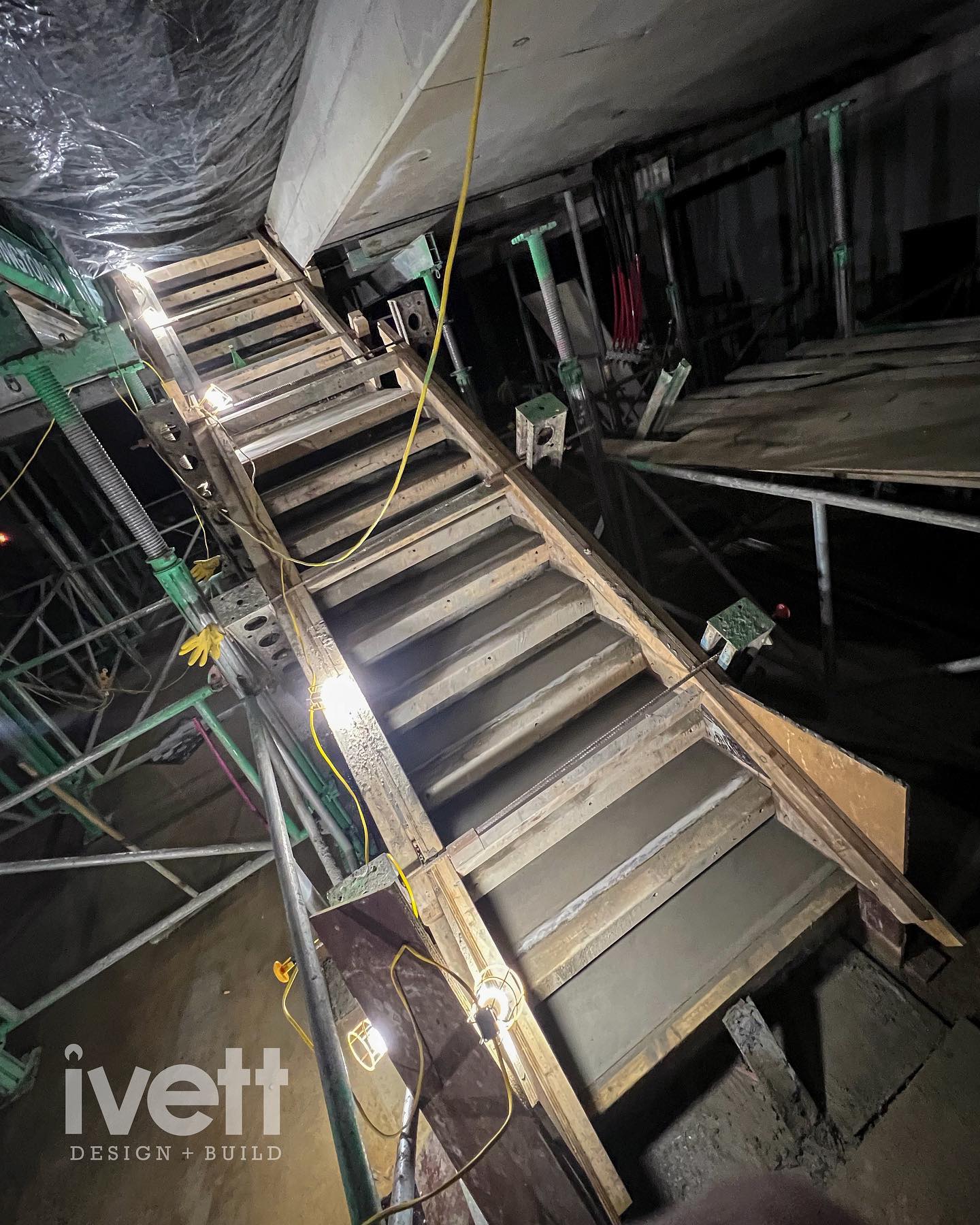 Floating Stairs! 20 riser stair with mid landing ☑️ Hand finished treads and up-stands too 👌🏼💪🏼
.
#structure #architecture #construction #concrete #structuralengineering #civilengineer #photooftheday #formwork #building #architecture #engineering #scaffold #steel #shuttering #concretelife #formworksystems #concreteconstruction #rebar #builder #peri #steelfixing #formscaff #concreteformwork