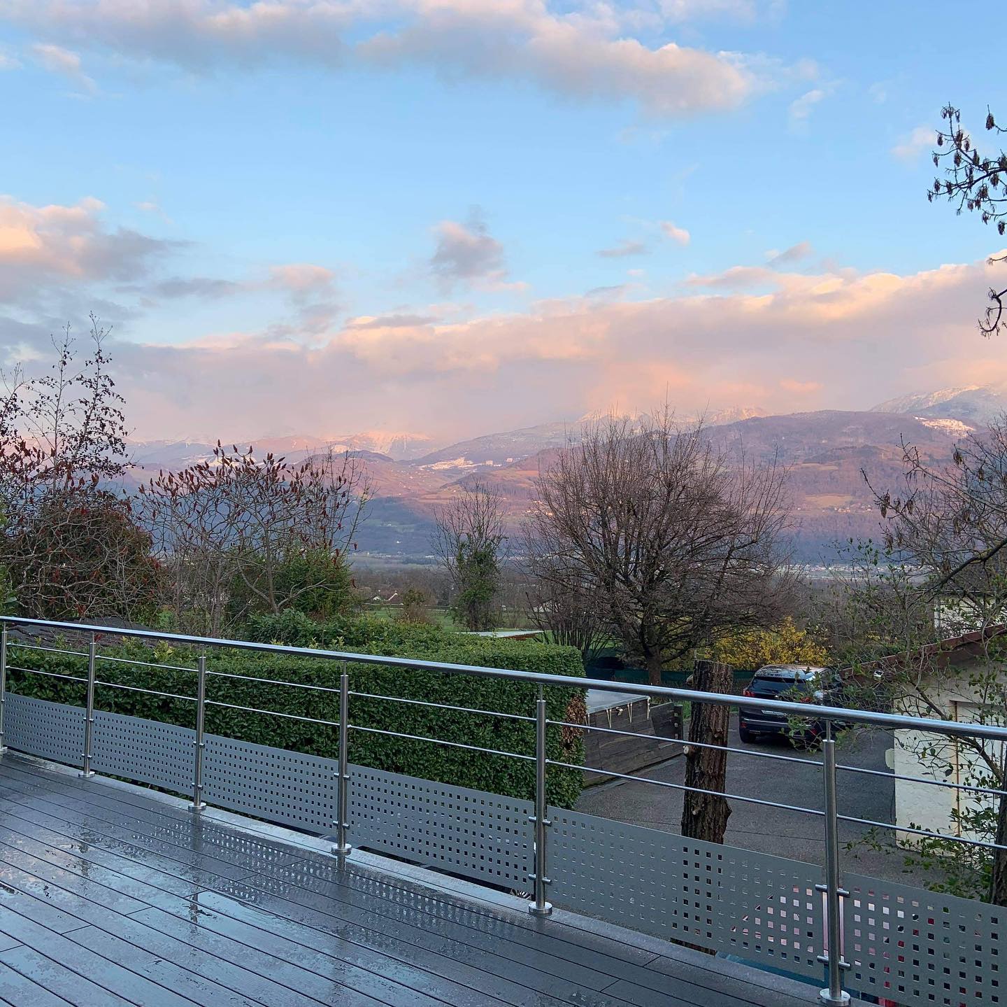 ✅ Terrasse en composite ! 🍹
🟢Step 3 : Finalisation
✔️ Pose de la terrasse en composite
✔️ Mise en place du garde corps en aluminium
✔️Mise en place d’un portillon et d’une clôture
✅ Il n’y a plus qu’à profiter !
Merci à mon client pour sa confiance .
Merci à @hugo_muller pour sa participation 💪🏻
