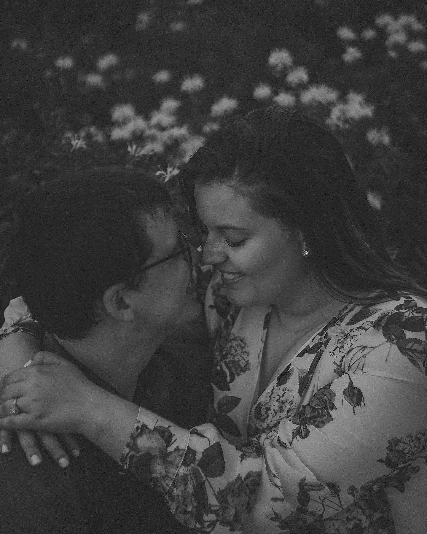 … 𝘣𝘶𝘵 𝘪𝘯 𝘵𝘩𝘦 𝘤𝘰𝘭𝘥 𝘭𝘪𝘨𝘩𝘵, 𝘪 𝘭𝘪𝘷𝘦 𝘵𝘰 𝘭𝘰𝘷𝘦 𝘢𝘯𝘥 𝘢𝘥𝘰𝘳𝘦 𝘺𝘰𝘶. 𝘪𝘵’𝘴 𝘢𝘭𝘭 𝘵𝘩𝘢𝘵 𝘪 𝘢𝘮. 𝘪𝘵’𝘴 𝘢𝘭𝘭 𝘵𝘩𝘢𝘵 𝘪 𝘩𝘢𝘷𝘦…