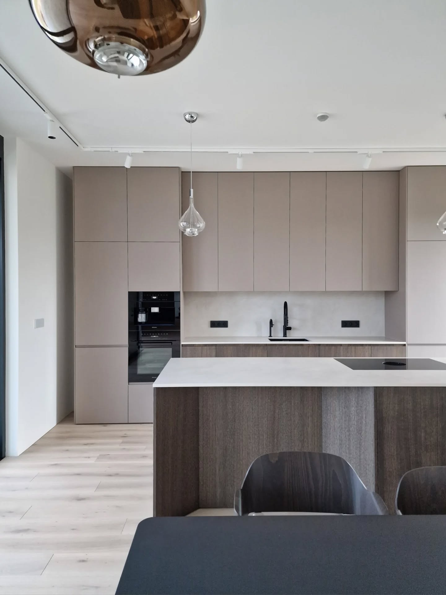 #kitchen #woodworker #tischlerei #kuchen #hulimanstolarstvo
@zuhu.sk