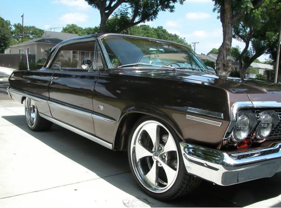 @elementdeep did a set of Lunadas on his Impala, circa 2014. So clean👌