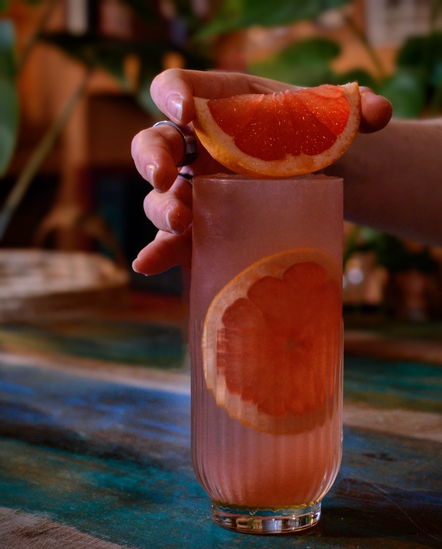 Halfway through the week, the grapefruit fizz lifts your mood. A little smoke from the mezcal sneaks in and the Paloma winks, “You’ve got this, champ.” 🍹
#HangInThere #WeekendIsWaiting #LiftYourSpirits