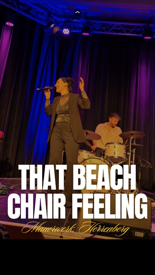 THAT BEACH CHAIR FEELING
Ein ganz persönlicher Song über einen ganz bestimmten Strandkorb an einem ganz bestimmten Strand...
Und der Idee, dieses Gefühl mit diesem Song in den Alltag zu holen.
Wann immer mir danach ist.
Meine ganz persönliche Feel-Good-Auszeit und ein Reminder an die schönen und hellen Tage im Leben.
#auszeit #gedankentanken #liveinconcert #memories #michaelakuti