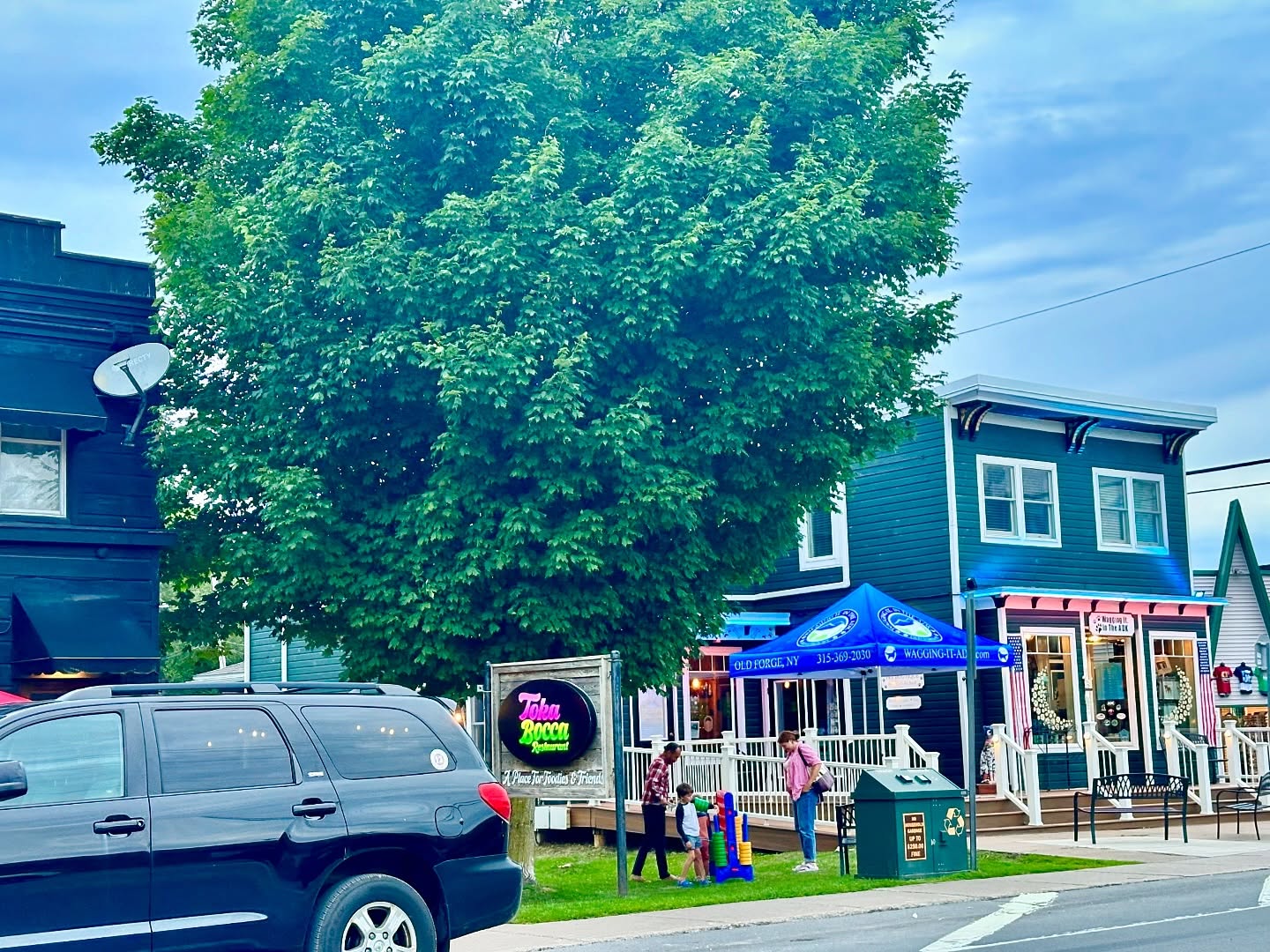 We’re just happy to be here! Even on a cloudy day #oldforge has so much color! Check out these amazing #local businesses and immerse yourself in the ADK life. Village Cottages are located just a block behind Main Street - literally a skip and hop to everything that matters in Old Forge! Book now. Link in bio 👆🏻 #oldforgeny #adirondacks #villagecottages #cottage #vacation #upstateny #iloveny #booknow #getaway #lake #mountains #homeawayfromhome