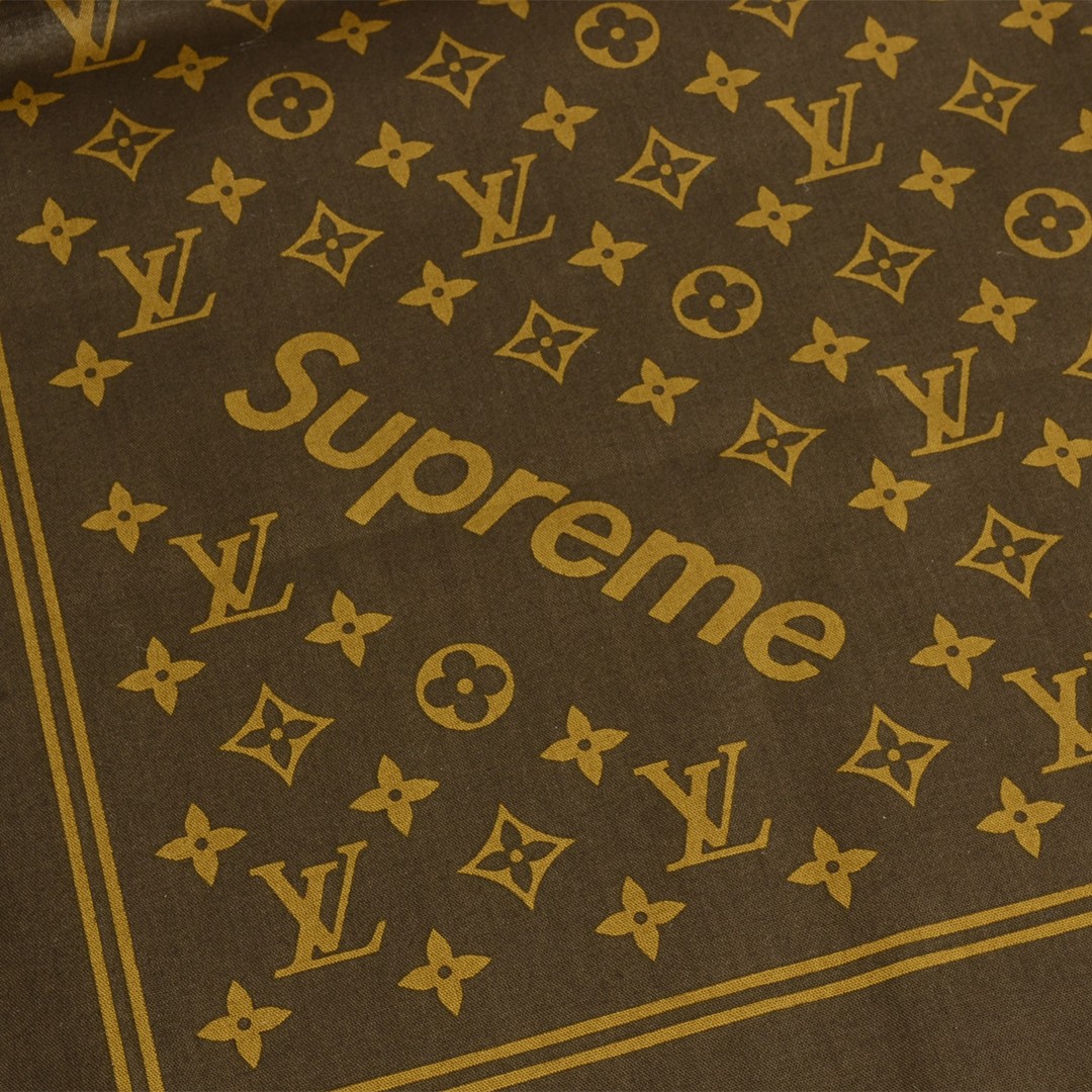You can't go wrong with Louis Vuitton. You can't go wrong with Supreme. So how perfect does that make their collaborations?
#designer #fashion #authentic #secondhand #secondhandfashion #scarves #scarf #louisvuitton #cotton #supreme #monogram #logo