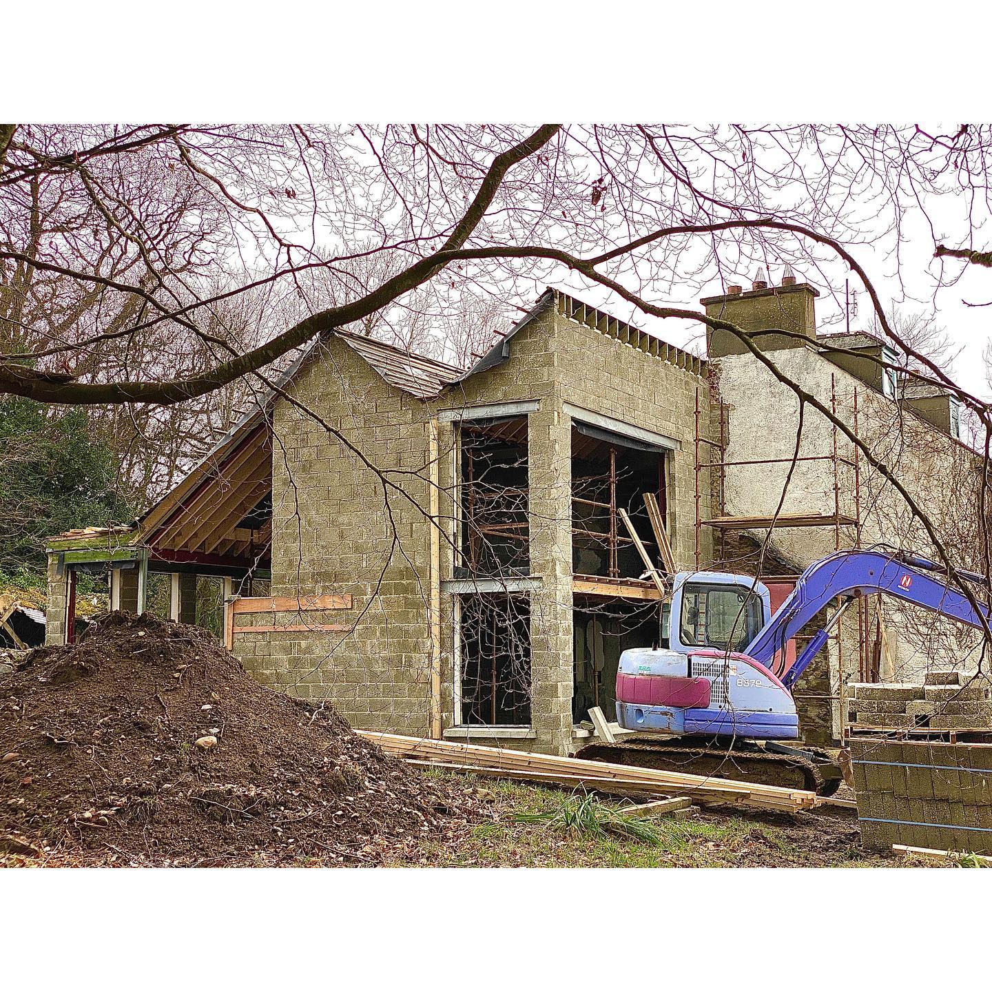 Fantastic progress from Gavin Tinney and his team on our site outside Ramelton.
The new extension rejuvenates the country farmhouse, highlighting some beautiful details of the original building and a past life. See more like this on our website at the link in our bio!
#renovation
#farmhouse
#ruralarchitecture
#onsite
#wildatlanticway
#donegal
#architecture