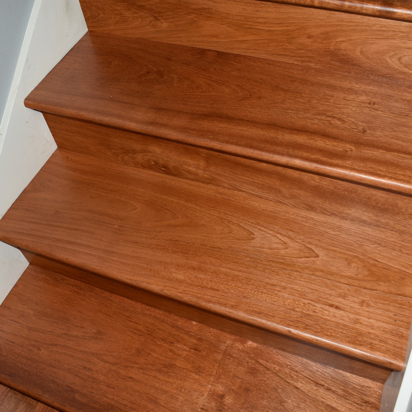Two newly installed and finished Brazilian Cherry staircases along with new 5" flooring upstairs and refinishing of the existing 3.5" flooring.
#hardwoodfloors #hardwood #flooring