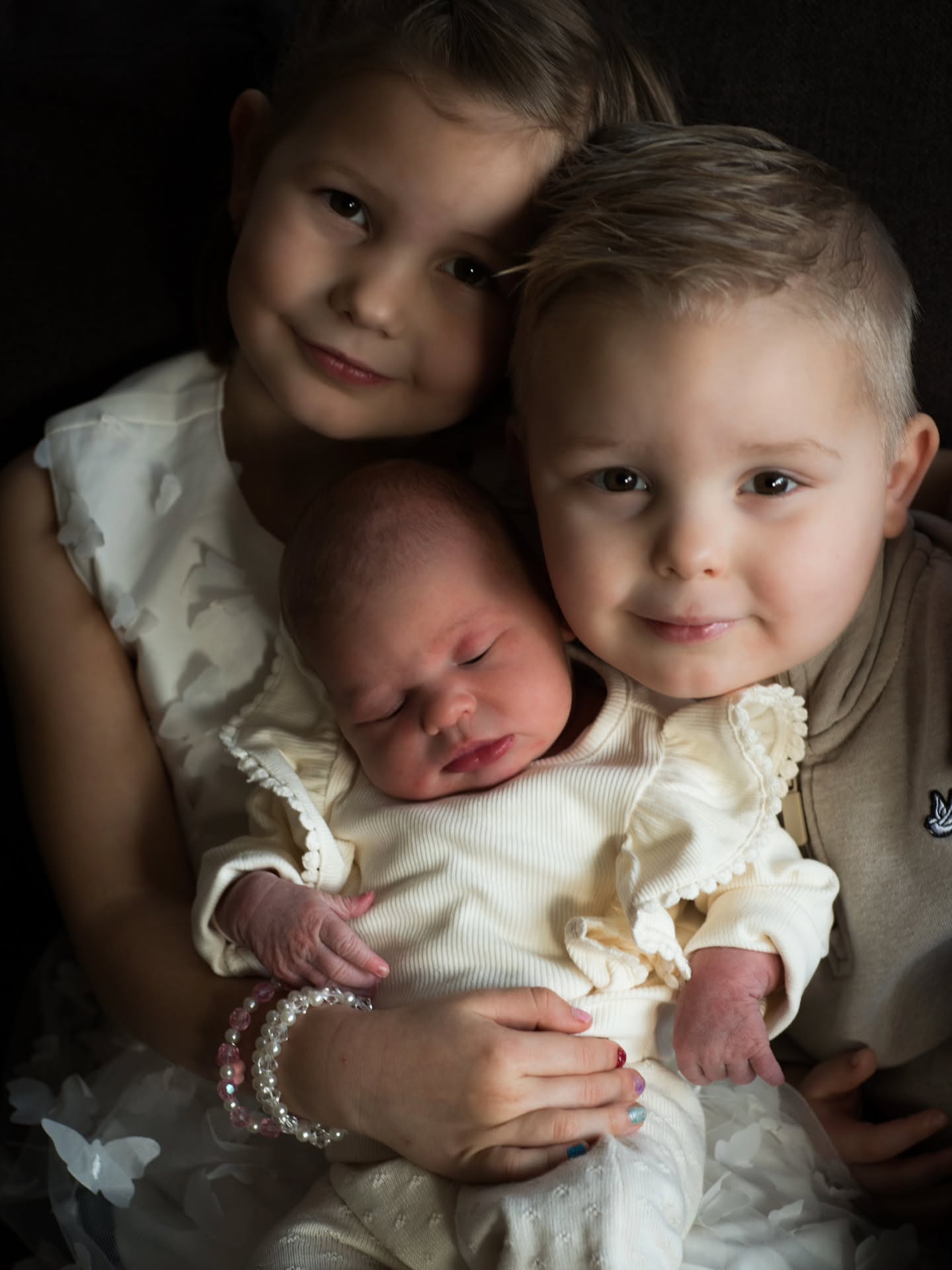 De eerste momentjes samen… vastgelegd voor altijd.
Fotografie verbindt, en dat is precies waarom ik dit zo mooi vind 😍
#newborn
#newbornfotografie
#baby
#newbornshoot
#gezin