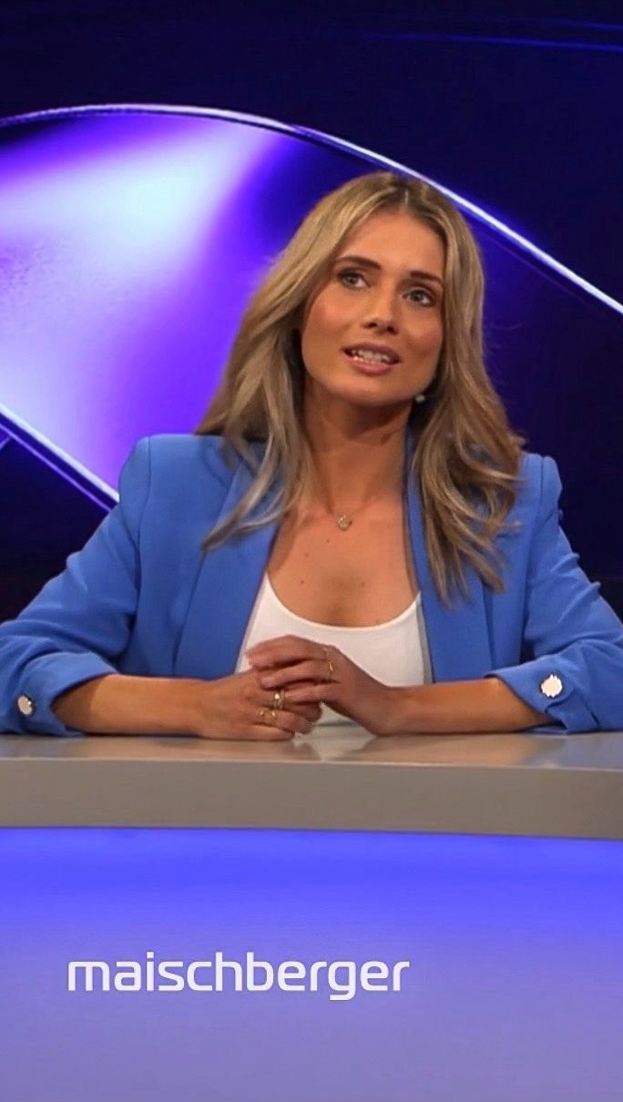 Bei Sandra Maischberger haben wir gestern über den Wehrdienst und dieses Video von Linke-Politikerin @heidireichinnek gesprochen.
Meine Meinung: Diese Art der Kommunikation ist populistisch und geht an der Realität vorbei. Mir macht die Debatte über Krieg in Europa auch Angst. Aber ich weiß, dass es nicht hilft, die Augen vor der Realität zu verschließen.
In der aktuellen geopolitischen Situation wäre mir persönlich wohler, wenn ich wüsste, dass es im Notfall genug Menschen und genug Ausrüstung gibt, die Deutschland schützen könnten.
Ich glaube, dass dieses Land und diese Demokratie es wert sind, verteidigt zu werden. In der Hoffnung, dass eine hohe Verteidigungsfähigkeit dazu führt, dass wir uns nie wirklich verteidigen müssen, weil Abschreckung reicht.
Wie seht ihr das? Die ganze #maischberger-Sendung findet ihr auch in der @ardmediathek zum Nachschauen. 📺
Vielen Dank an die Redaktion für die Einladung und an @nowak_communications für die Unterstützung 🙏🏼
#journalismus #politik