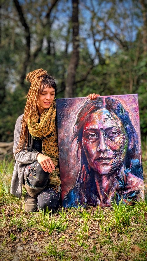 🔴 Éclosion d’Être a trouvé sa demeure.
Super heureuse, j’avoue aussi ressentir un petit pincement au cœur, car c’est une œuvre que j’aime particulièrement.
Mais ce départ est d’autant plus beau qu’elle sera accompagnée de sa petite sœur, Sève d’Âme, que je viens de terminer.
Un immense merci à Hervé, qui a choisi cette œuvre, et que cette œuvre a peut-être choisie elle aussi.
C’est toujours émouvant quand une de mes créations entre en résonance avec quelqu’un, au point de trouver sa place chez lui.
@belluleart
#BelluleArt #PeintureContemporaine #ArtEmotion