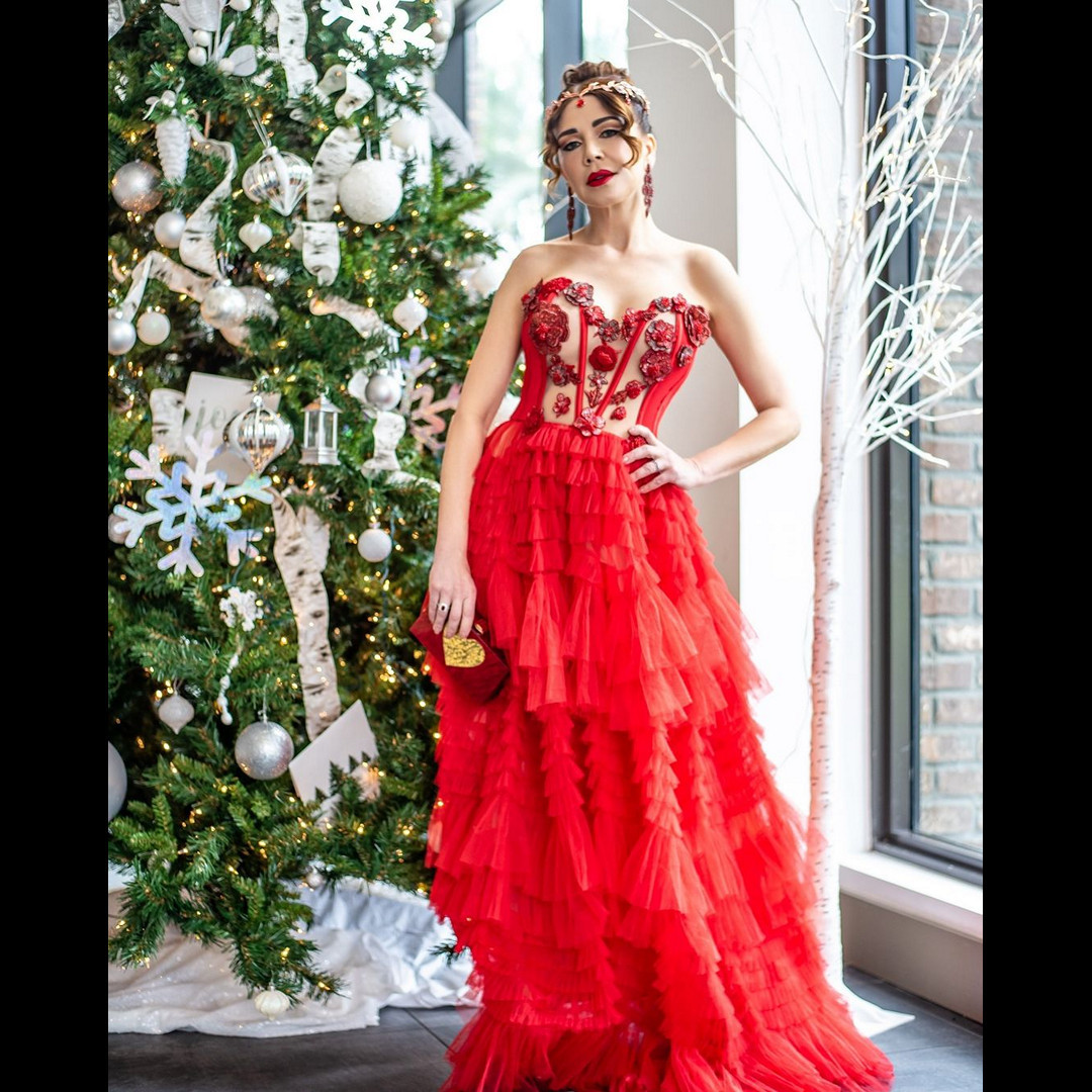 ✨ Holiday Cheers! 🎄👗 As the year comes to a close, we're taking a moment to express our heartfelt thanks to all our wonderful customers who make what we do so fulfilling. 🌟 Your trust in us to design beautiful dresses for your special occasions means the world!
A special nod to our muse and friend @ShireenSandoval 🌹: Collaborating with you is an absolute honor. Your friendship, professionalism, and impeccable taste are truly admirable. 🤝❤️ We appreciate the opportunity to continue creating beautiful fashion images together.
This gown: Bustier embellished with custom beaded appliques and a tulle ruffled skirt.
Here's to the joy of the season, the beauty of friendship, and the excitement of more creative endeavors in the coming year. 🥂 Cheers to you all! ✨
📸 @omarshinez
MUA @miamibeach_hairstylist
PA @i_am_jessierosariopr
#shireensandoval #holidayfashion #holidaystyle #holidayoutfit #holidaylook #holidaydress #holidayseasonfashion #holidayfashiontrends #holidayfashioninspiration #LuxuryFashion #Fashionista #CoutureStyle #HighFashion #FashionDesign #FashionForward #CoutureCollection #ChicStyle #Glamorous #RedCarpetFashion #CoutureDress #FashionCouture #ElegantFashion #CoutureTrends #DesignedInMiami #TACoutureMiami