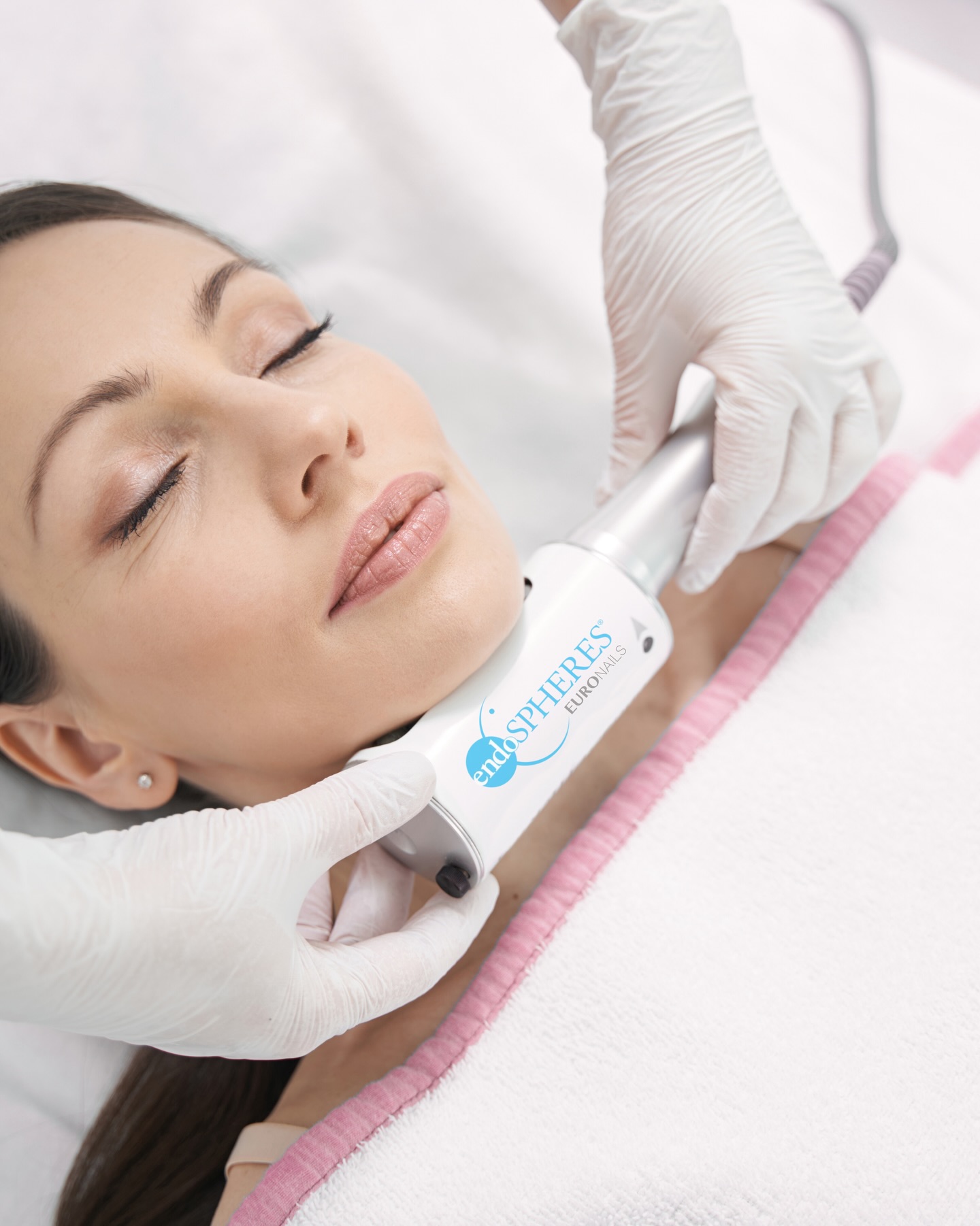 Your face looks tired, even when you’re not.
The jawline isn’t as sharp
puffiness stays
the neck starts to lose definition
and makeup doesn’t fix it
✨ Endospheres® Face Lifting works where it actually matters
• reduces puffiness
• lifts and defines the jawline
• improves tone and firmness
• and works through the neck
where lifting begins
After one session you look fresher and more sculpted.
After a course you see real change.
First time
50% OFF your first session to try the magic.
code “FIRST50”
Book your appointment at📍EURONAILS New Westminster
778-680-5828 (text/call)
DM
Booking link in bio
euronails.art
This is your sign
to finally do something that works