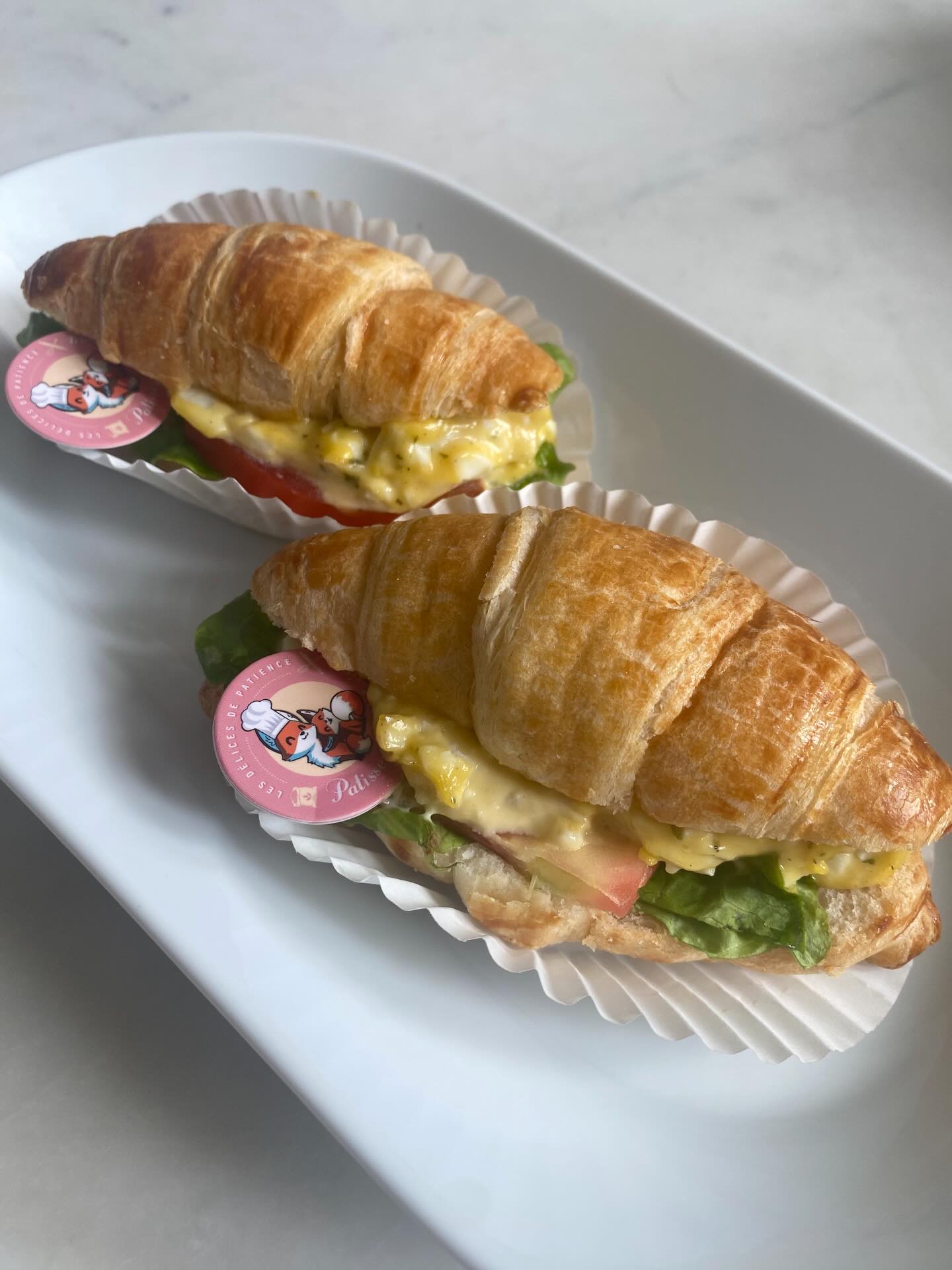 Not everything needs to be extravagant to feel luxurious.
Sometimes, perfection lies in a perfectly laminated croissant,
a silky homemade filling,
and the quiet elegance of French craftsmanship.
Mini croissant sandwiches
made fresh for refined gatherings and corporate mornings in Hong Kong 🇭🇰🇫🇷
✨ Bringing a Taste of France to your events
