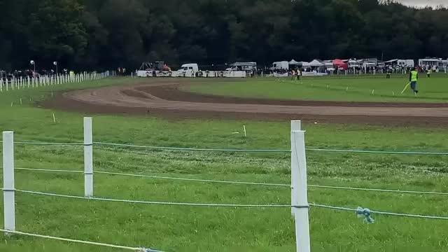 🎥 Race Footage from 2025 Wimbourne Whoppa Grasstrack 💣
Lots of you always ask for Grass / Long Track footage so here you go 💫
#flashbackfriday #trackracing #chrisbomberharris #speedway #żużel