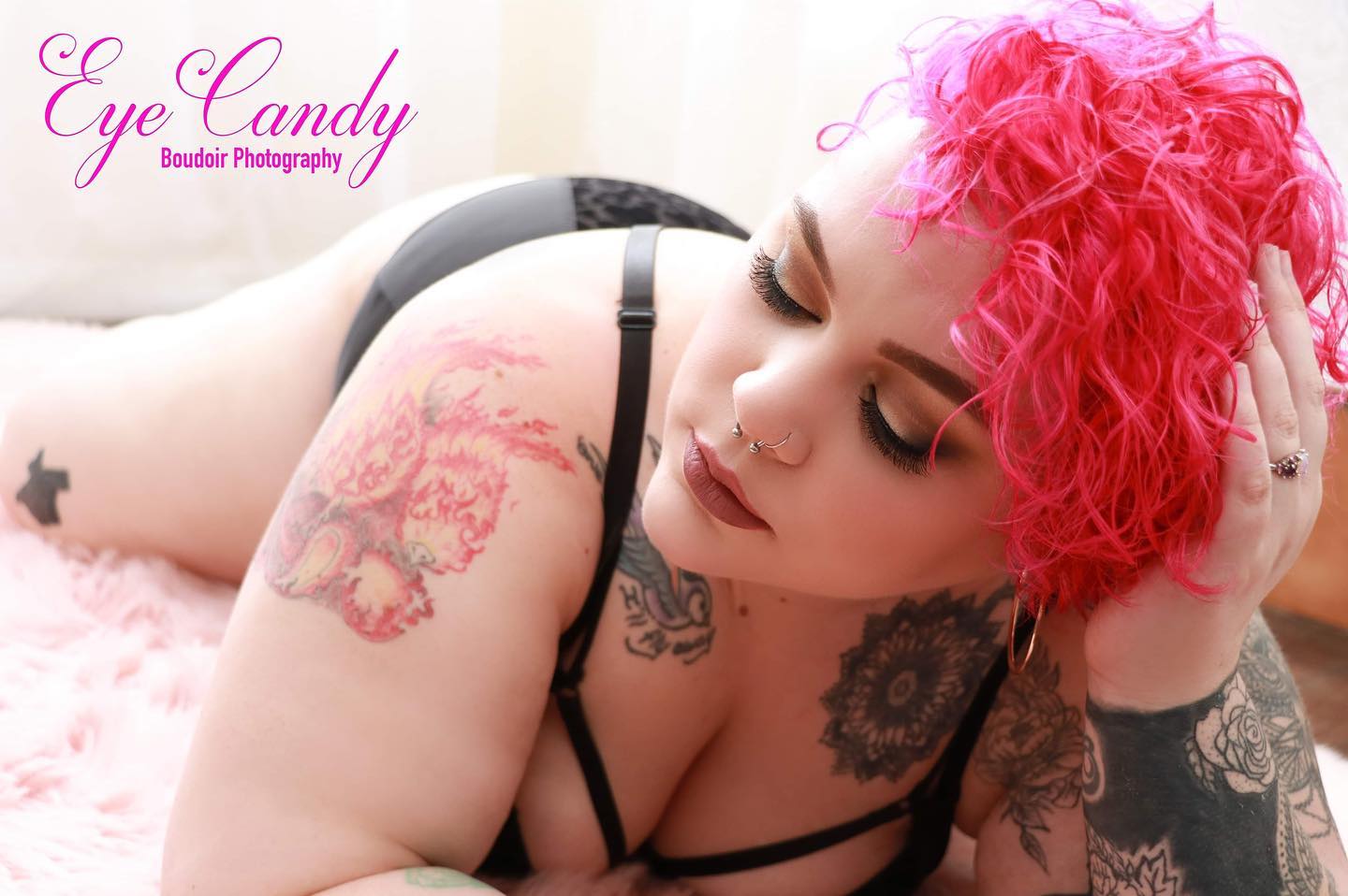 Another photographer told her not to come to his studio because she “wouldn’t look good on his portfolio anyway.” Maybe he needs to work on his craft a little more... #shade #youareenough #atxmodel #austinmodel #boudoir #photography #atxphotographer #pinkhair #beautiful #plussize #queen #sexy