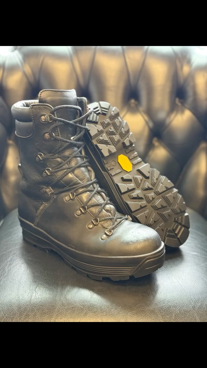 #militaryboots getting a new #vibramsole @birros_colne
#shoerepair #colne #vibram