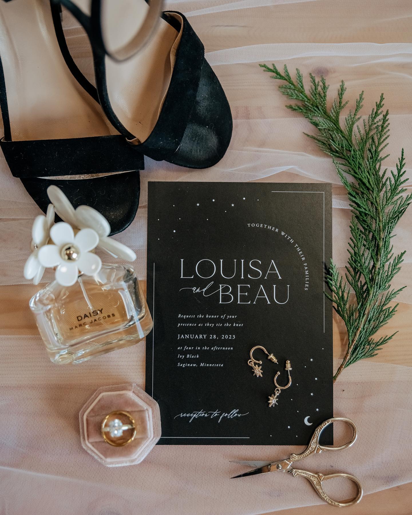 ✨ Can't wait for all the pretty things! My next wedding isn't until June 2nd but I'm already looking forward to all the small details that are a part of such a big day! 🌿
.
.
.
Hosts: @imhannahnicolephotography + @litecreatives
Venue: @ivyblack.mn
Stationary: @al_hopp