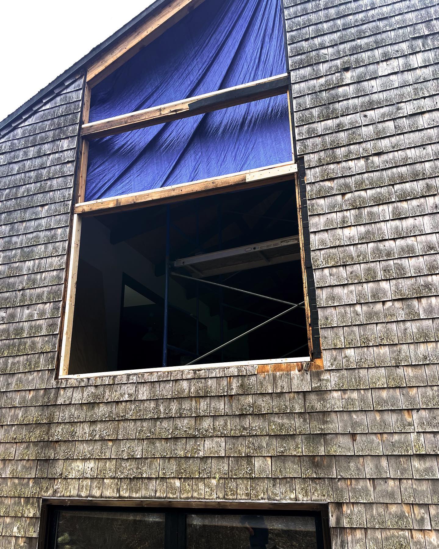 We’ve been hard at work these last few weeks with all hands on deck!
1. Windows are always fun, not only install but demo as well. As we take out the already massive old ones in preparation for some wonderful @andersen_windows coming in the near future
2. 20ft in the air wrapping up on the beams in 1x8 Shiplap Pine. The finished building will be up soon!!
3-4. This bathroom blends so nicely. Starting tall with with a wonderful #kahleskitchen Abington set In Cotton white
With great company by a full LED framed 48x36 Inch mirror.
And to finish up with a close up of the Vanity top in @quantraquartz Bianca Venatino
And @valmoriceramicadesign Cotton Marina Blue