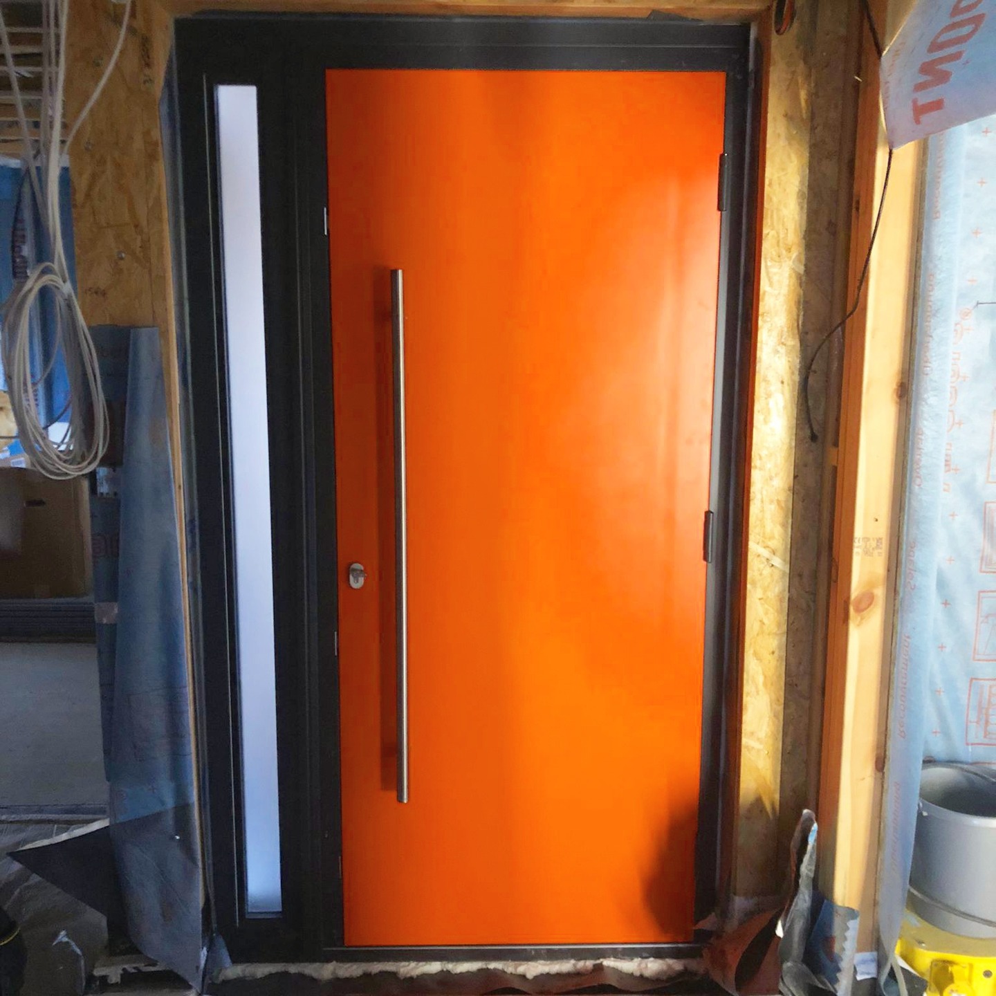 Something a bit different...
Anthracite grey outerframe with orange door leaf including long bar handles
.
.
.
.
.
#WatfordBusiness
#WindowsAndDoors
#DoubleGlazing
#HomeImprovement
#compositedoor