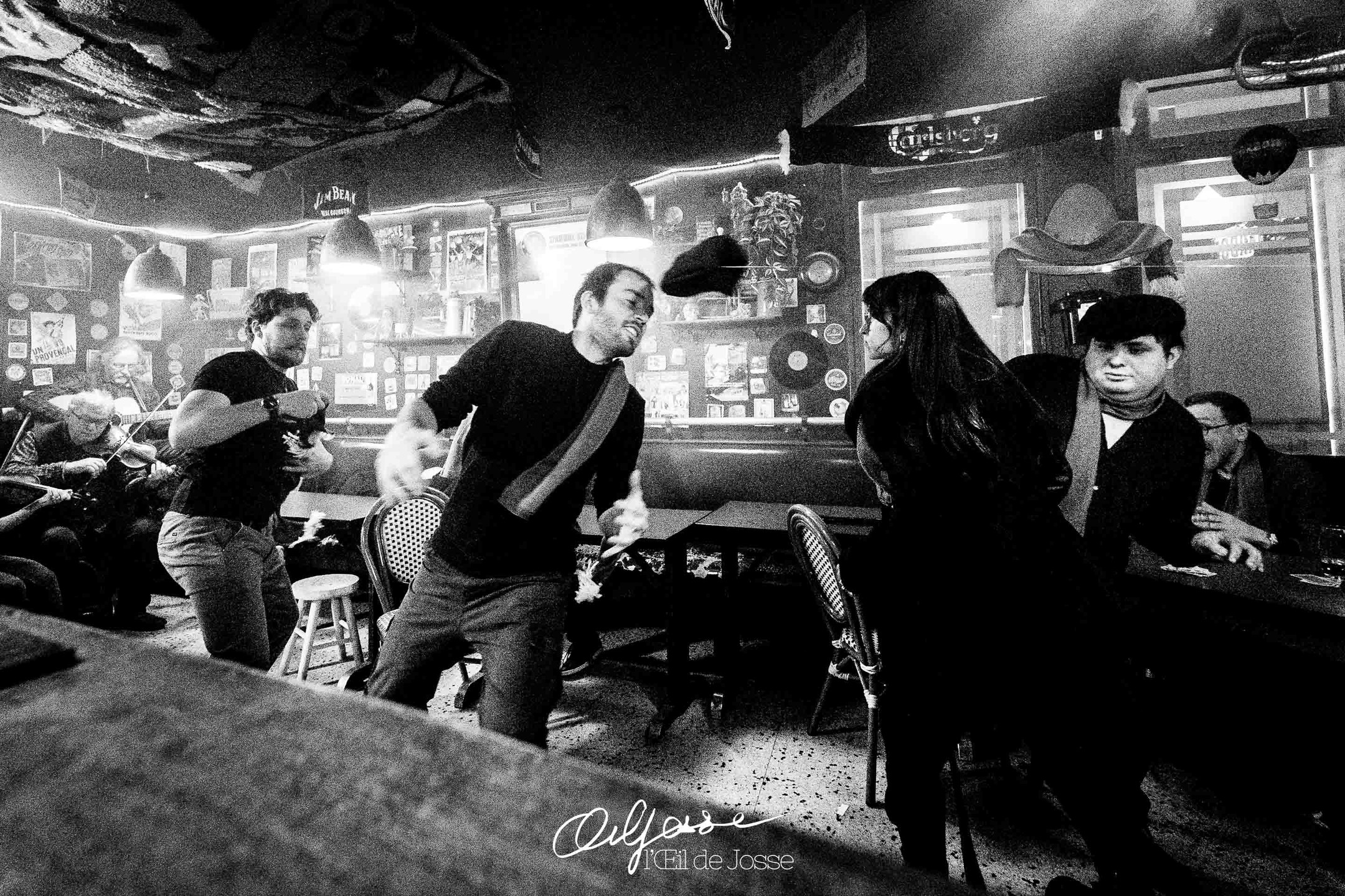 FAKED FLIGHT
Tournage de Pain'alty mis en scène par Melania Cherascu dans le bar Le Charbon.
#tournage #film #cinema #cascade #bagarre #orleans #orléans #culture @fca.france #festival #filmaction #shortfilm #stunt #stuntman