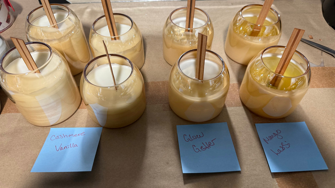 I take my culinary instincts into the studio—thinking in notes, layers, and balance—to craft calming scents that feel like a slow, mindful moment at home. Picture bright citrus top notes melting into warm cardamom and rounded vanilla, with a soft herbaceous base that lingers like an aftertaste. Which combination would make your room feel most like home? Tell me below and check the link in bio for the full collection! 🕯️✨🌿🍊 #SoulCandles #ArtisanalHome #NaturalFragrance #CleanLiving #CandleLovers #SlowLiving #HomeScent #EcoHome