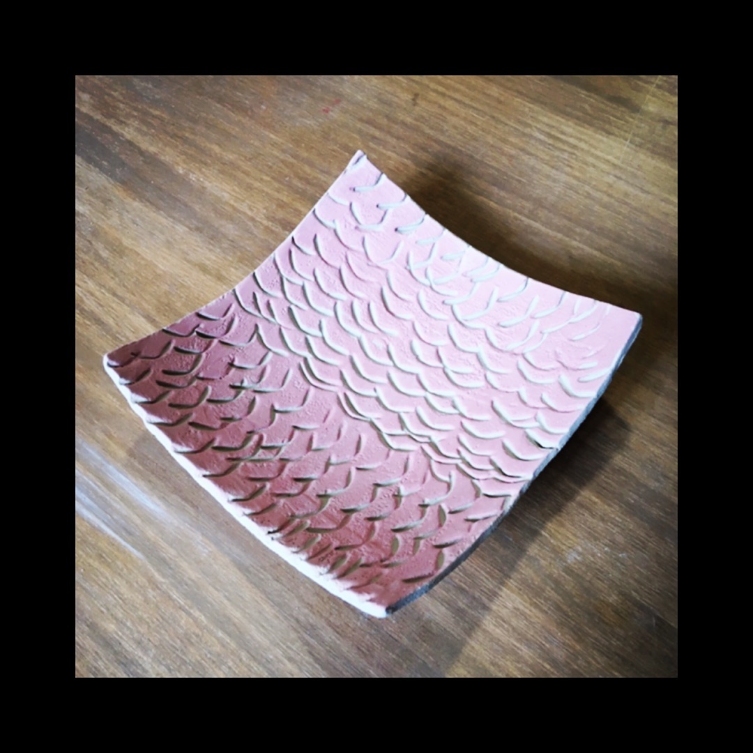 fuente sunset 1.3 // bowl sunset 1.3 // schüssel sunset 1.3 🍇🍎🥝🍍🍒🍌 * *
#collectionsunset * *
the bowl sunset 1.3, which has the perfect size and form for fruits, is ready for its bisque firing. #staytuned as soon it will be ready to order on #etsy - link in bio 🥰
#ceramicaceramicskeramik #fabricaciónmanufactioningherstellung #lozadelftwaresteingut #selladostampedgestempelt #engobe #trabajoenprogresoworkinprogressinarbeit #100% #hechoamanohandmadehandgemacht