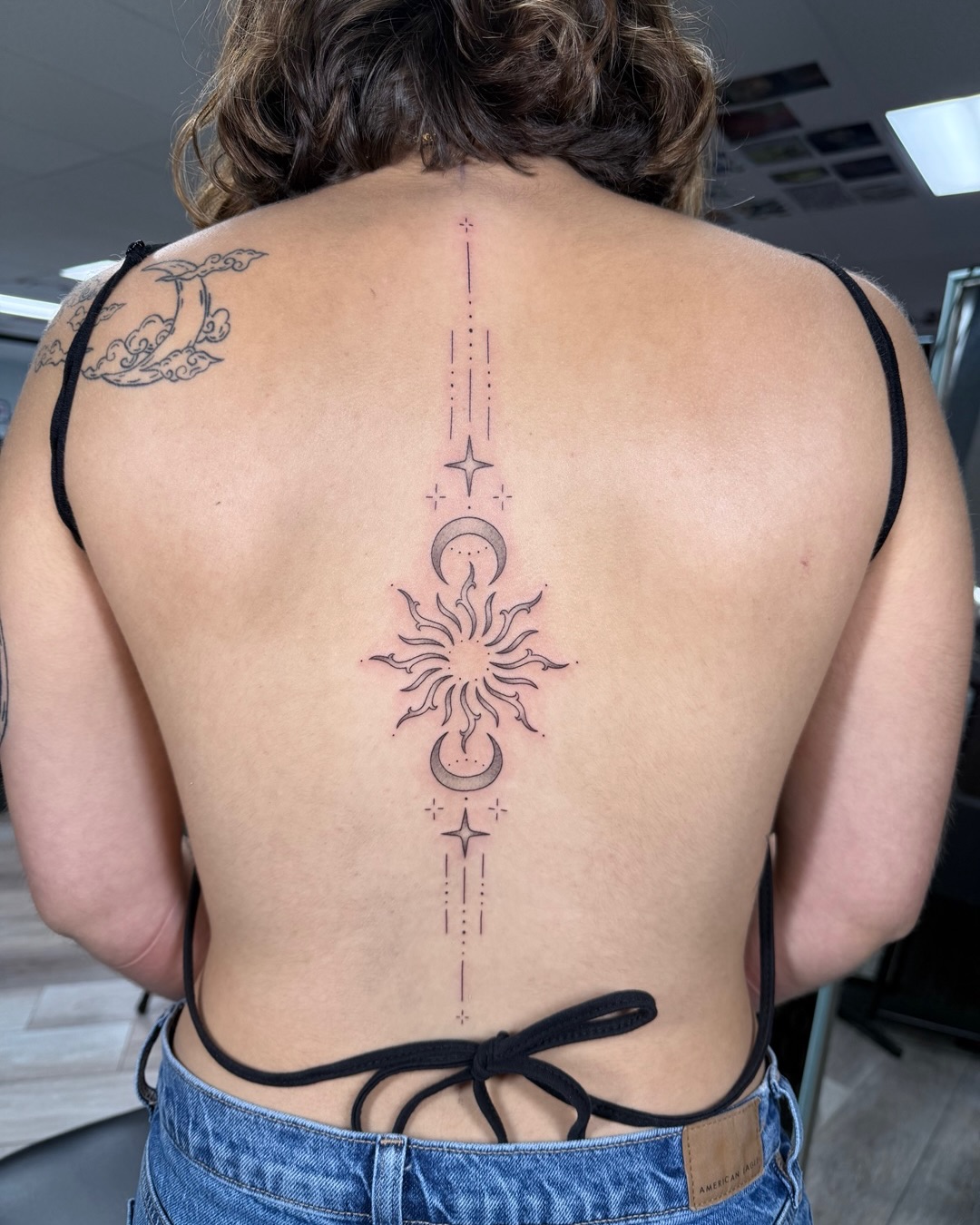 Swipe for a close up of this celestial spine tattoo by Mia.
@tatcatmia
To book with Mia
Request an appointment through our website
TitanTattooNashville.com
#celestialtattoo
#sunandmoontattoo
#spinetattoo
#eleganttattoo
#nashvilletattooshop