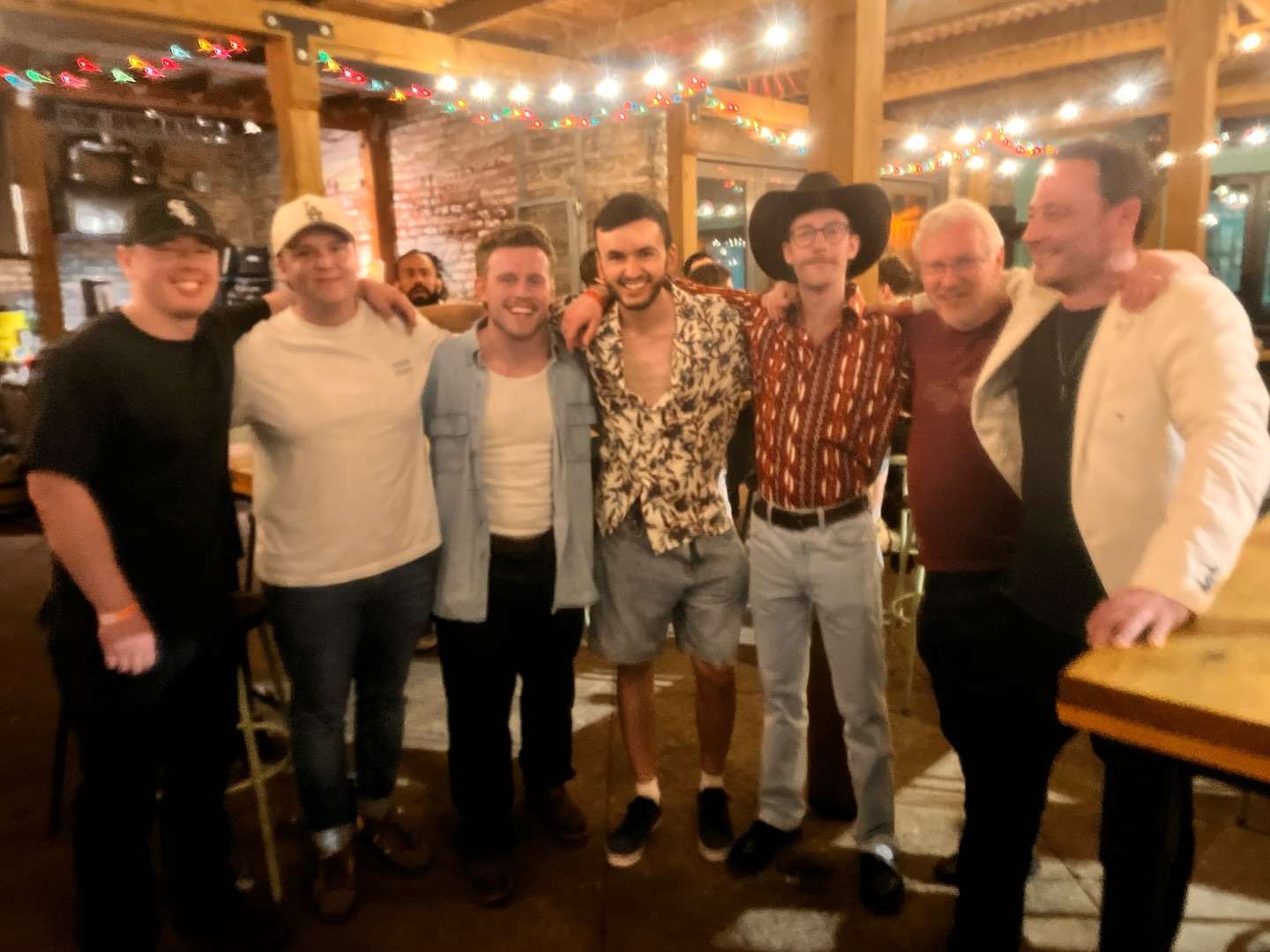 Austin were 6 shows in and it’s been absolutely amazing the shows, the people the musicians.
We have 2 more shows left before we head into @orbstudiosatx to record the new single. Ps it’s 36 degrees today. Actual sun havnt seen it in months.
#band #brokencolours #arbys #austin #texas