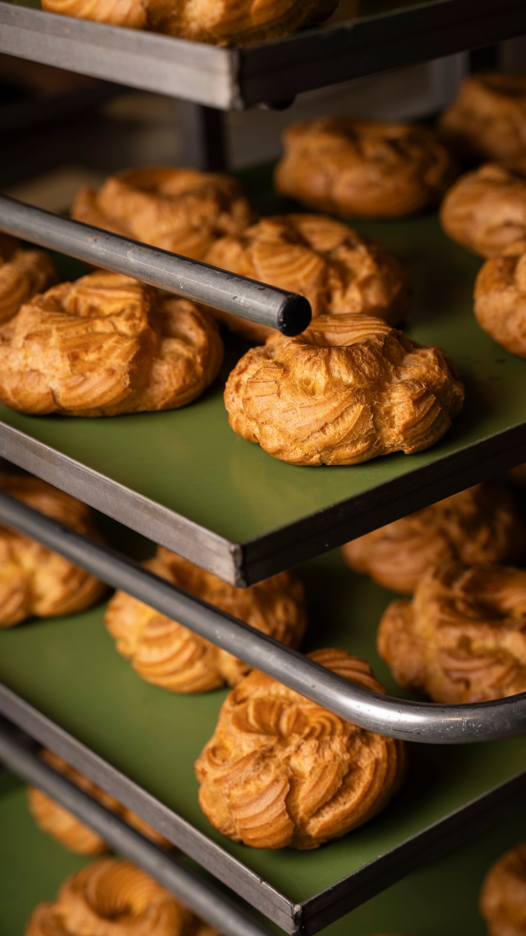 Ancora disponibili le zeppole di Solevè. 🤍
Soffici, farcite con crema pasticcera e amarena sciroppata, il dolce perfetto per sorprendere il tuo papà.
Disponibili anche in box da ritirare e pronte da condividere.
✨ Ordinale ora sul sito
👉 www.solevelab.com
📍 Via Pastrengo 58, Moncalieri
📞 WhatsApp: +39 331 258 8607
Solevè – Dal nostro forno alla tua tavola.
#solevè #pasticceriaartigianale #zeppole #laboratorioartigianale #festadelpapapà