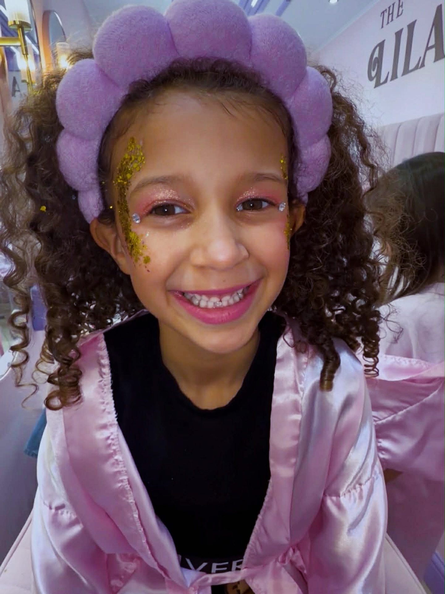 The smile says it all ๐๐๐ book your pamper party todayโฆ either drop me a DM or hit the link in the bioโฆ a small deposit of ยฃ50 will secure your slot with the remaining balance then due 7 days before your eventโฆ weekend slots are filling up fast, they donโt hang around for long so donโt delay ๐๐ #partytime #pamperparty #kidsparties #mobilepamperparty