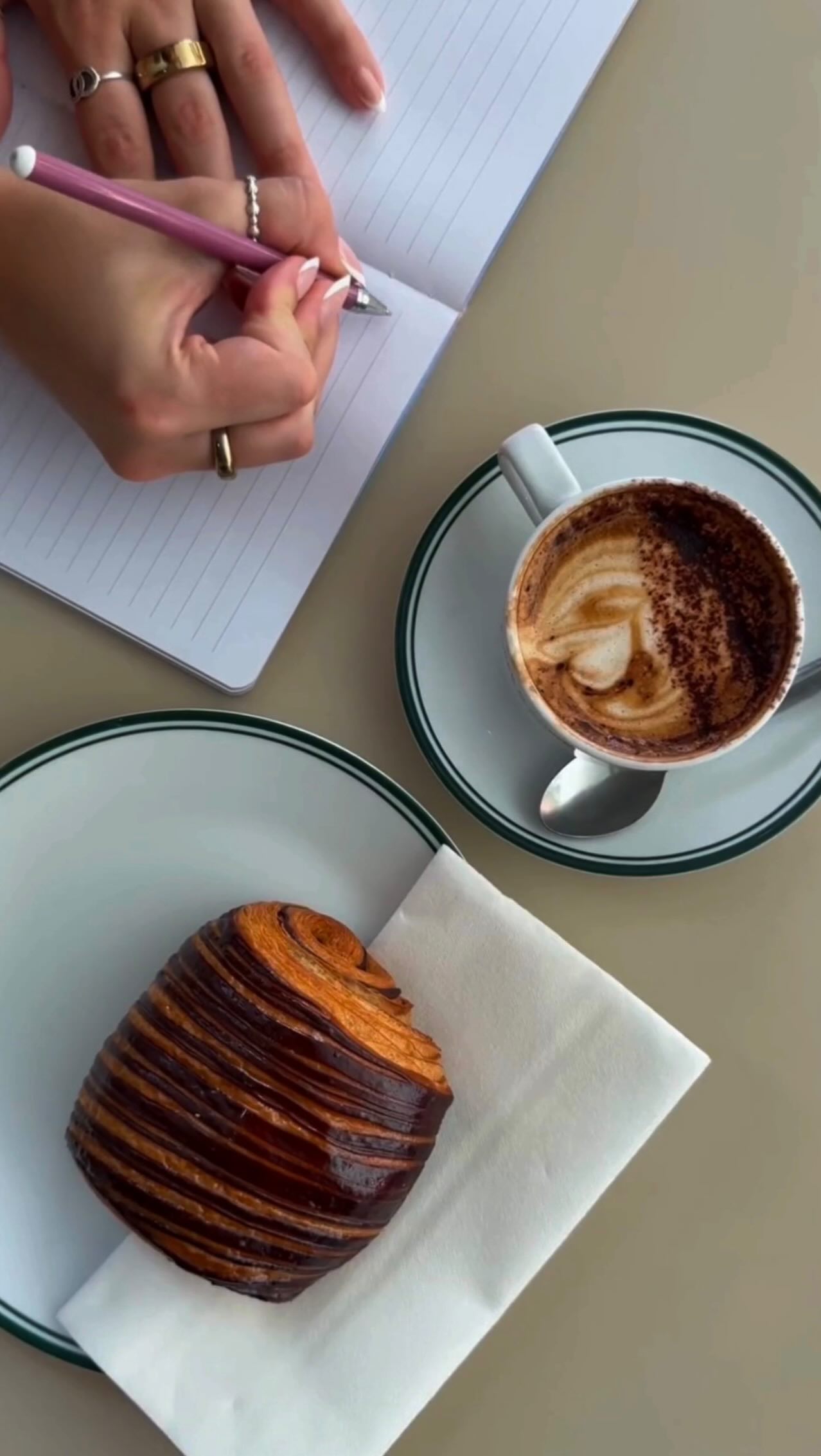 weekends are reserved for me days ☁️
book at facial at lingspa.com linked in bio #nyc #selfcare #lingspa #skincare