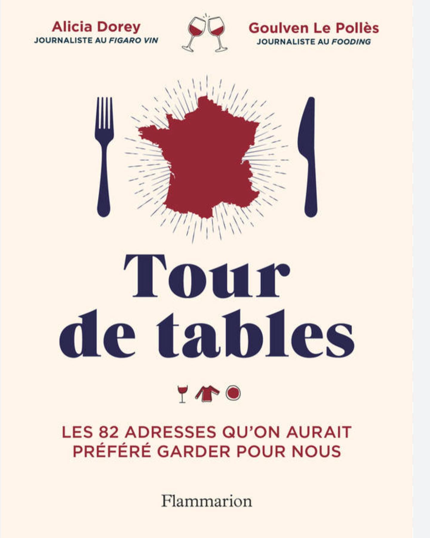 Alicia Dorey et Goulven Le Pollès sont quand même deux sacrés cachottiers !
Journaliste, Alicia Dorey, responsable éditoriale au Figaro Vin, autrice du passionnant « À nos ivresses » et Goulven Le Pollès, journaliste, critique vin et gastronomie pour différents guides et médias nationaux (Timeout, Le Figaro, Le Fooding, The Good Life) ont concocté un formidable livre ou ils ont fini par publier 82 adresses incontournables qu’ils auraient préféré garder pour eux : « Ces 82 adresses oú vont ( vraiment ) manger les chefs, vignerons et amoureux de la gastronomie. », je les cite.
Tellement cachotiers les 2 compères qu’en ouvrant le livre, nous découvrons que notre Hôtel des Bains y figure en bonne place ! Alors… on ne leur en veut pas, pas du tout !!
De la part de toute l’équipe de l’Hôtel des Bains, merci !!
#bistro #cartedesvins #tourdetables #merci #figaro #timeout #lefooding #thegoodlife #restaurateurheureux #happiness #fierté #teamwork #travaildequipe #hdbteam #💪🏻🙏🏻