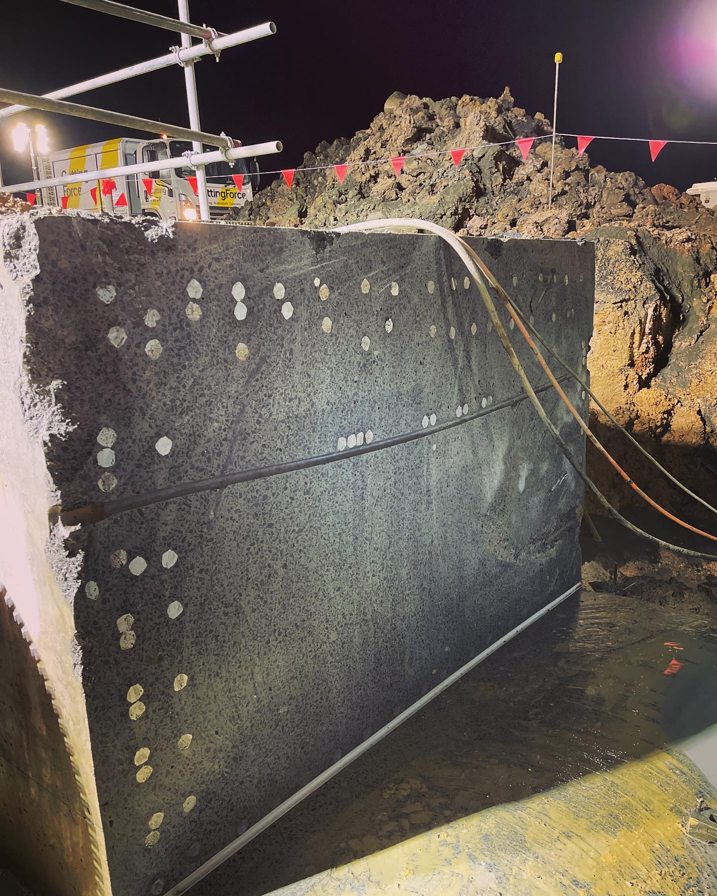 Cutting works have started by the crews on the Kilmany bridge project.
#cuttingforce #cutting #tyrolit #hilti #australia #melbourne #gippsland #traralgon #coredrilling #cutting #grinding #concrete #scaning #flushcutting
#ringsawing #wiresawing #handsawing #roadsawing #generator #furphy #site #construction